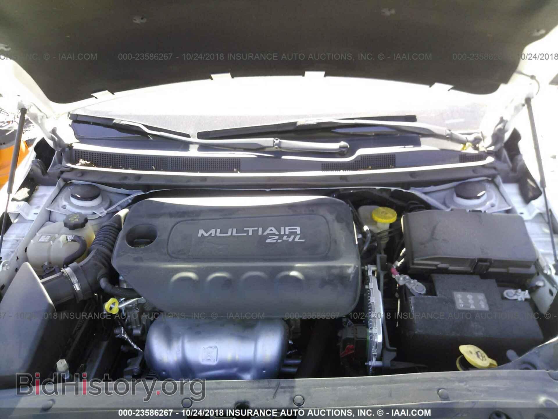2016 Chrysler 200 - VIN: 1C3CCCAB7GN104220 - Фото 10