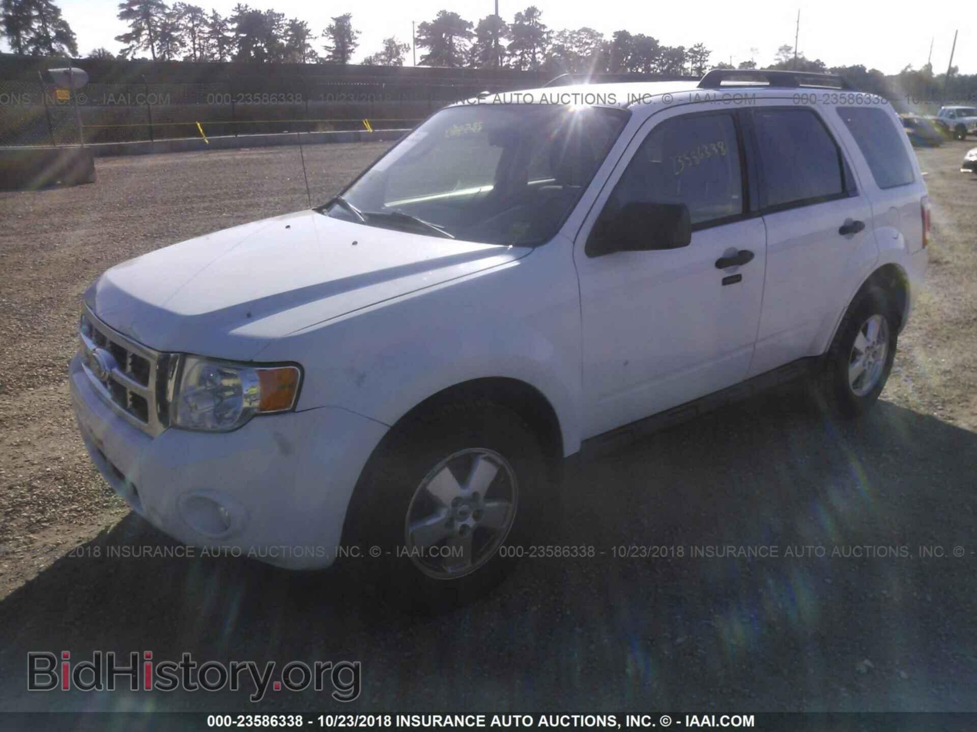 2011 Ford Escape - VIN: 1FMCU9D73BKB26434 - Photo 2