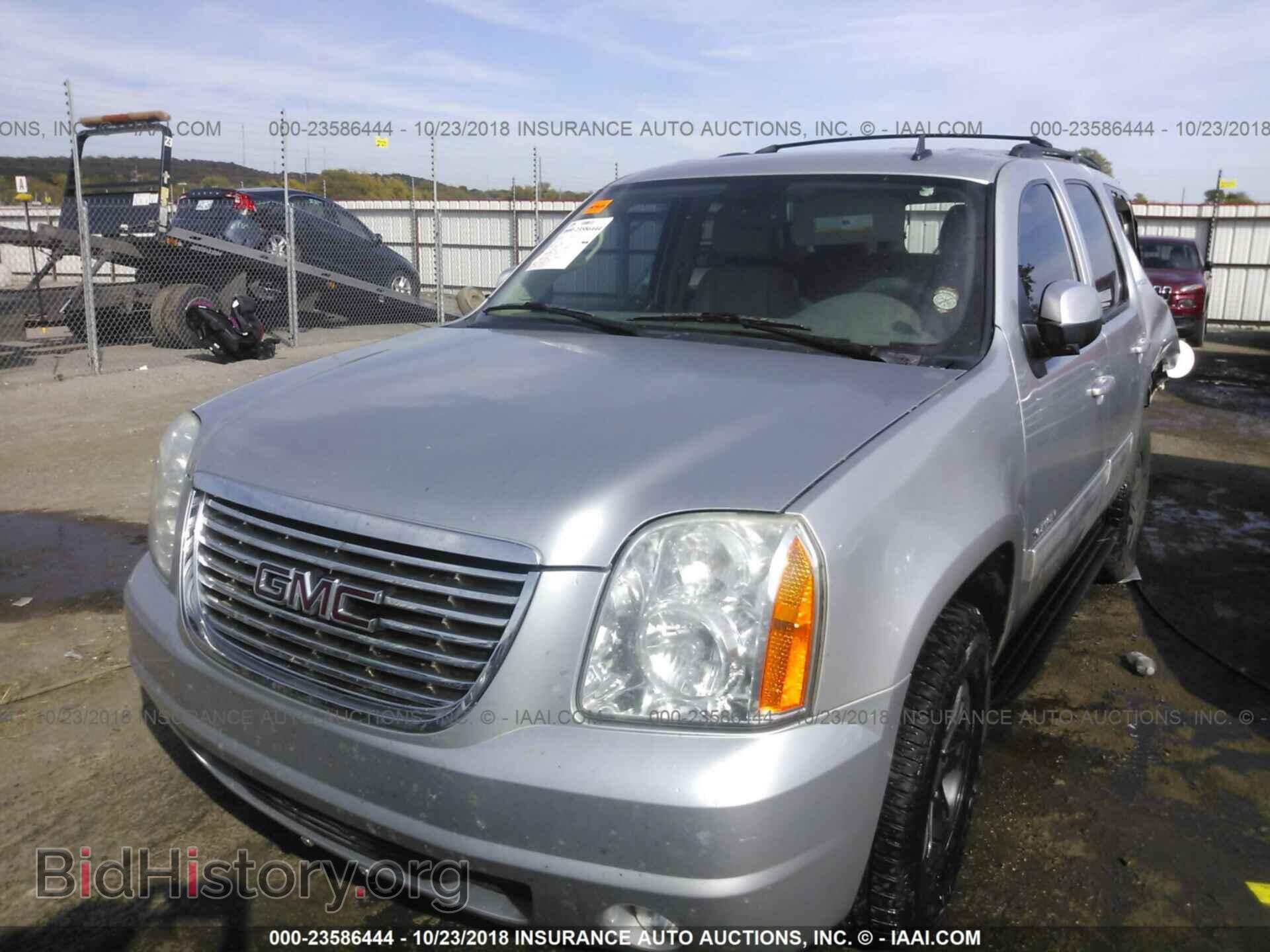 2012 GMC YUKON - VIN: 1GKS2CE02CR152606 - Photo 2