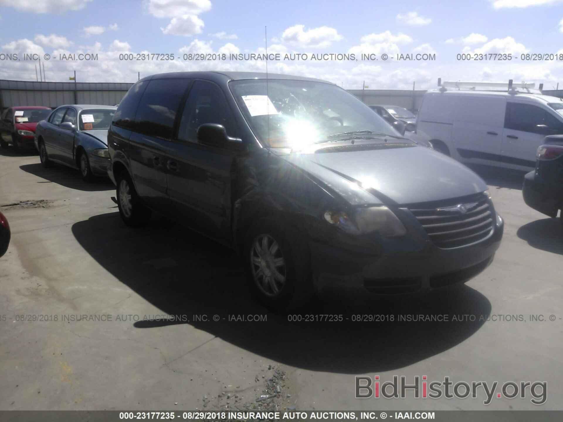 Photo 1C4GP45R25B251946 - CHRYSLER TOWN and COUNTRY 2005