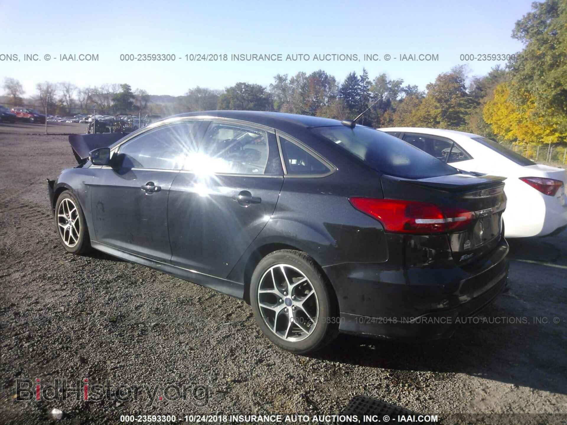 2015 Ford Focus - VIN: 1FADP3F29FL339800 - Photo 3