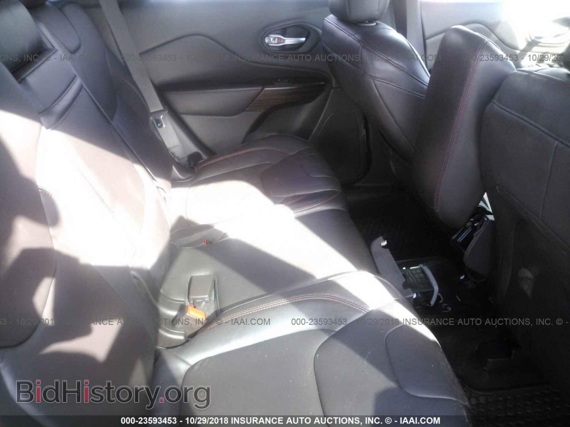 2015 Jeep Cherokee - VIN: 1C4PJMBS3FW575717 - Photo 8