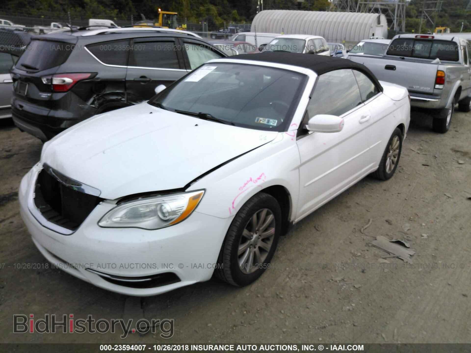 2013 Chrysler 200 - VIN: 1C3BCBEB6DN635419 - Photo 2