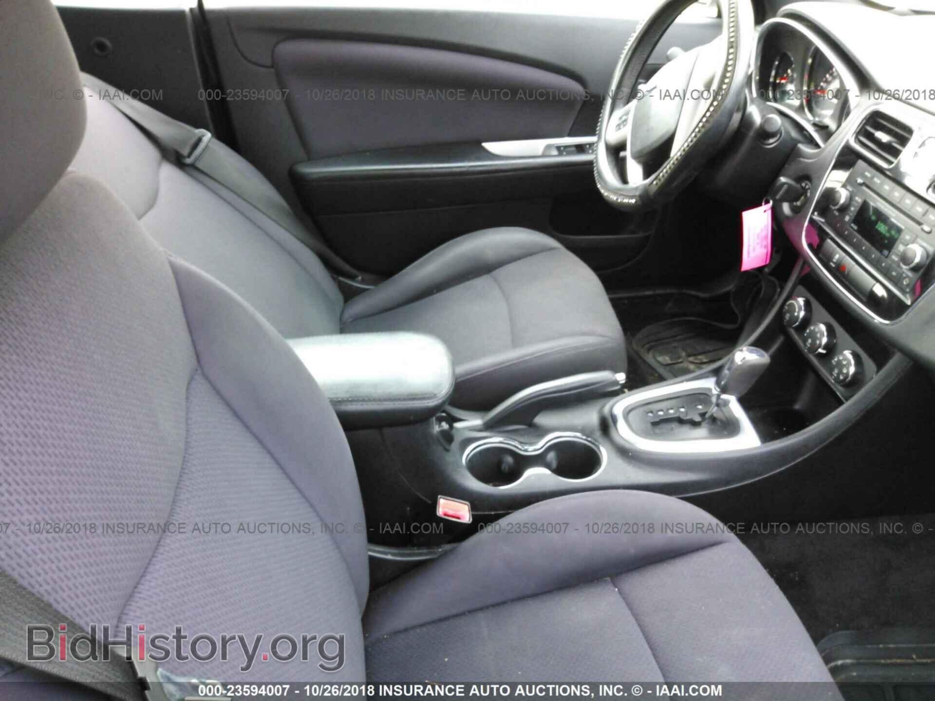 2013 Chrysler 200 - VIN: 1C3BCBEB6DN635419 - Photo 5