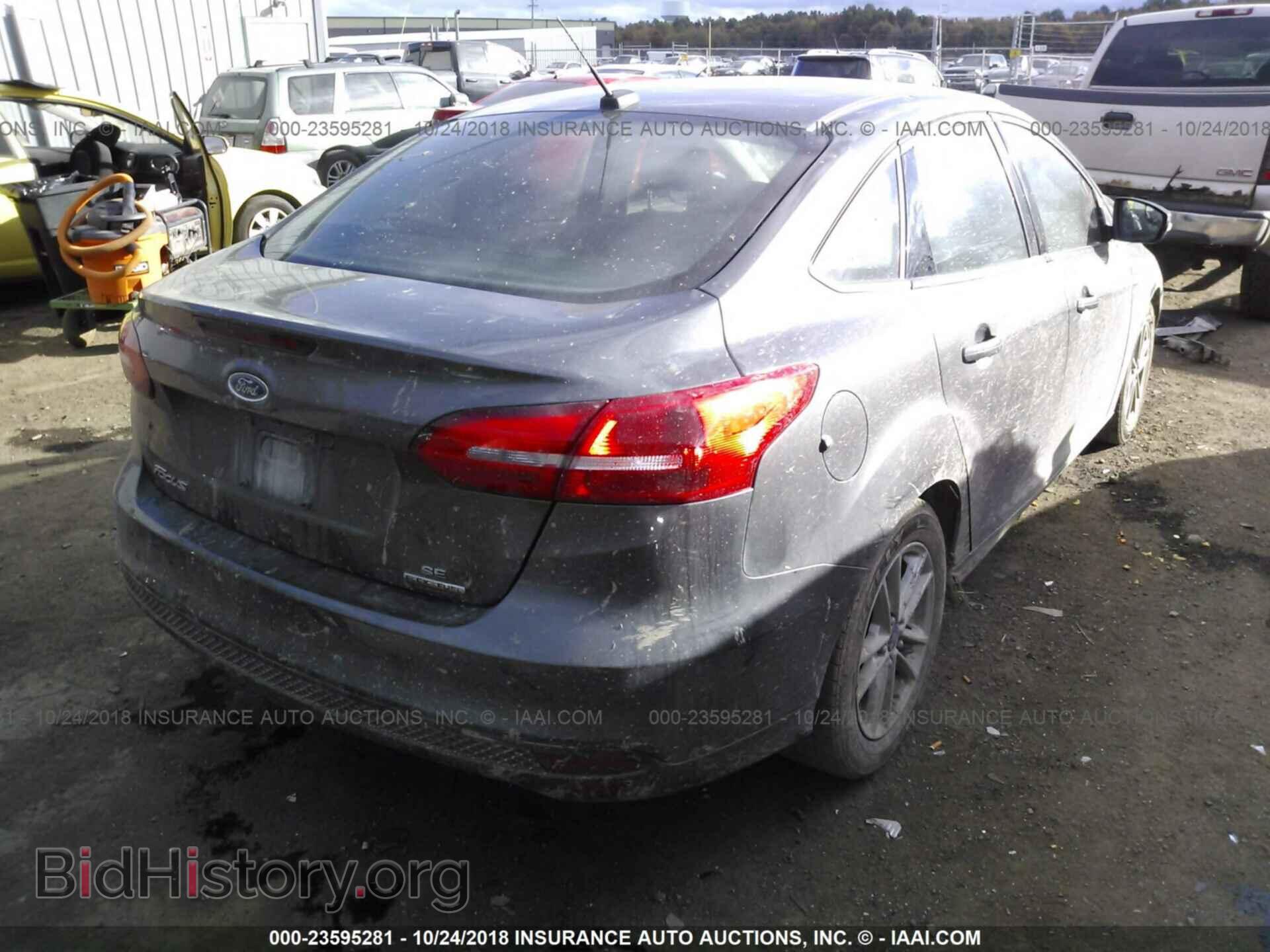 2016 Ford Focus - VIN: 1FADP3F27GL202078 - Photo 4