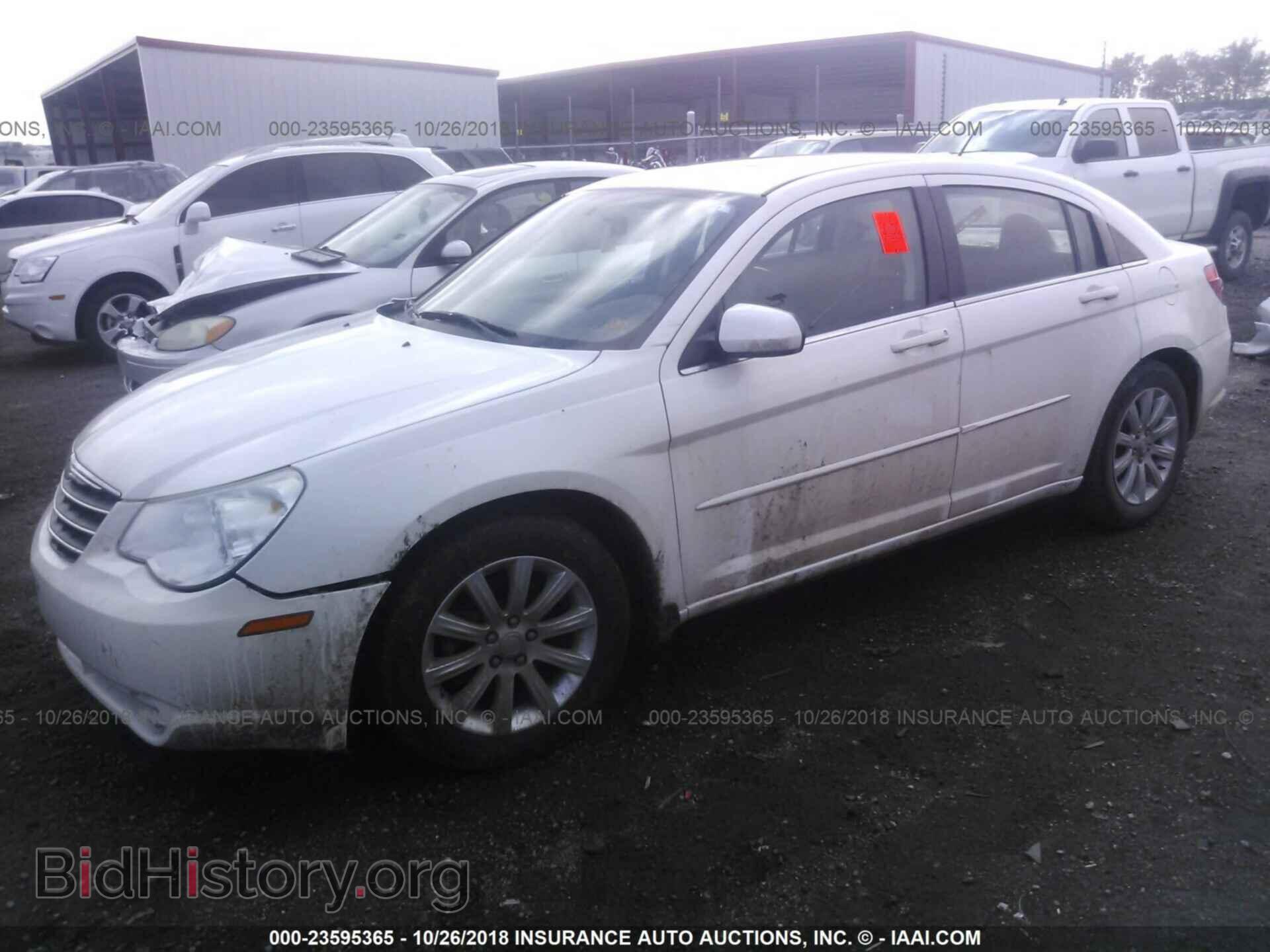 2010 CHRYSLER SEBRING - VIN: 1C3CC5FD2AN190663 - Фото 2