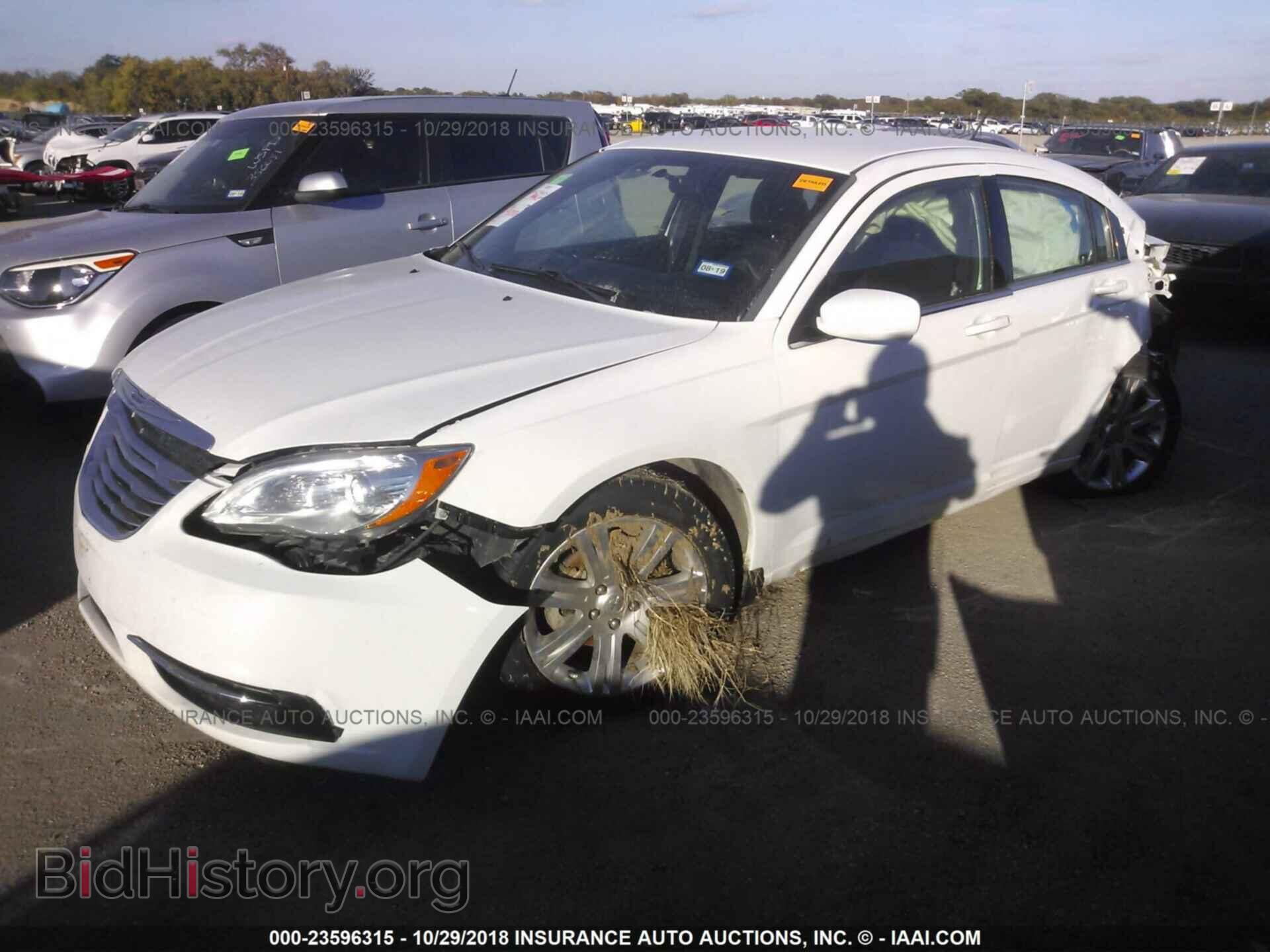 2013 Chrysler 200 - VIN: 1C3CCBBB2DN505601 - Фото 2
