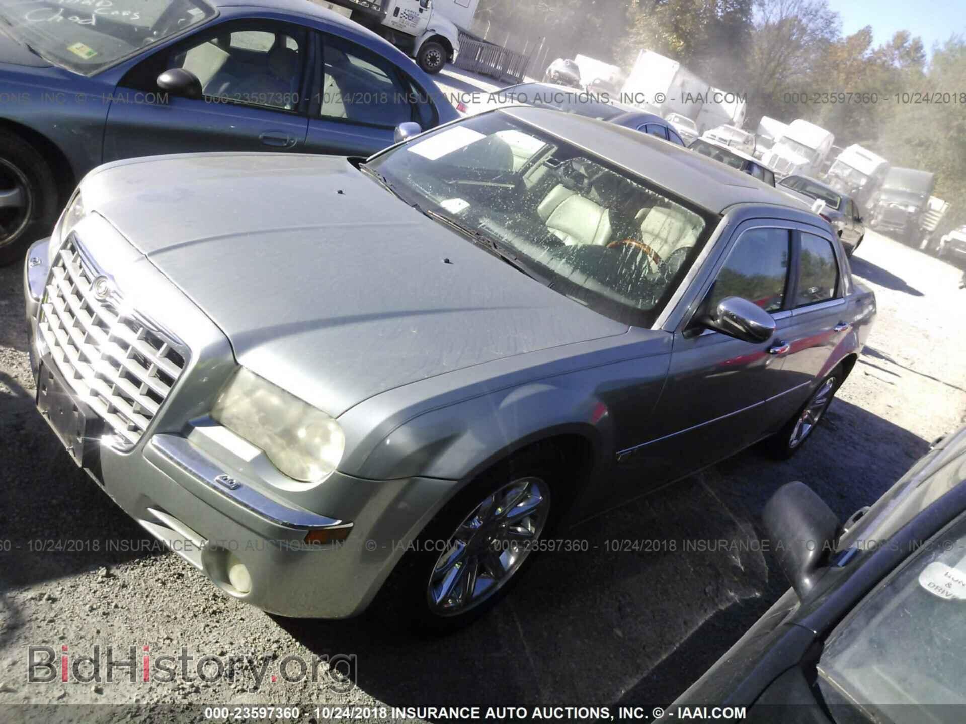 2006 CHRYSLER 300C - VIN: 2C3KA63H76H135611 - Фото 2