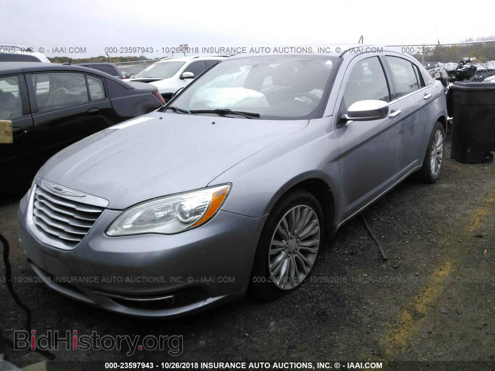 2013 Chrysler 200 - VIN: 1C3CCBCG7DN514045 - Фото 2