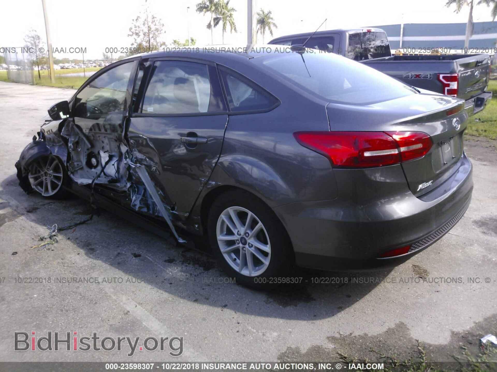 2018 Ford Focus - VIN: 1FADP3F2XJL207699 - Photo 3
