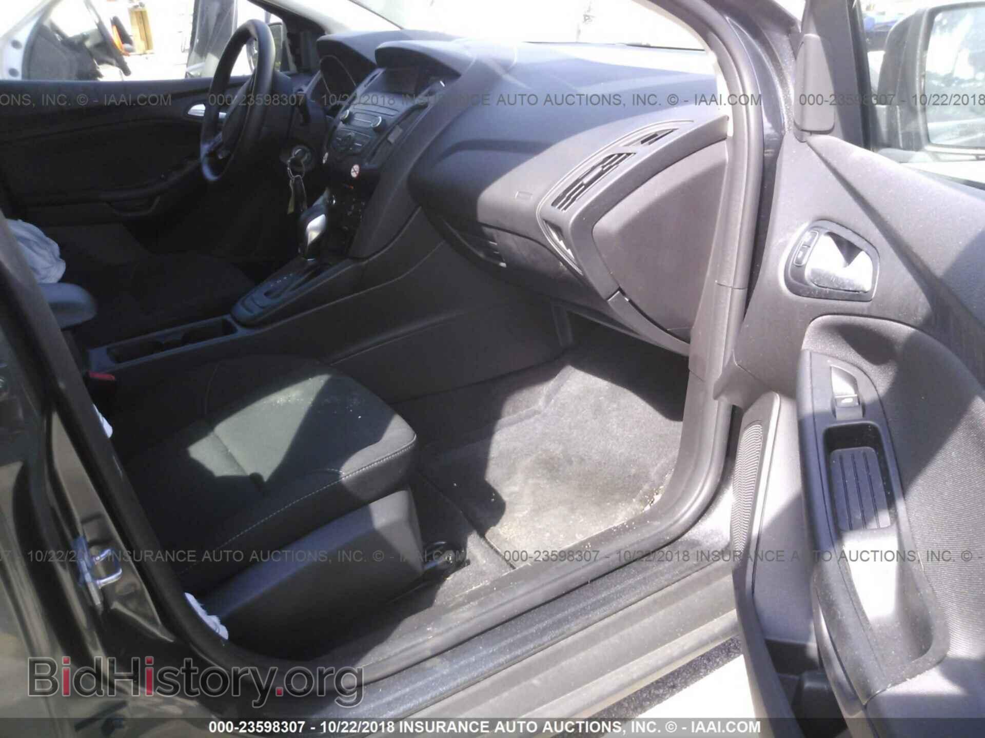 2018 Ford Focus - VIN: 1FADP3F2XJL207699 - Photo 5
