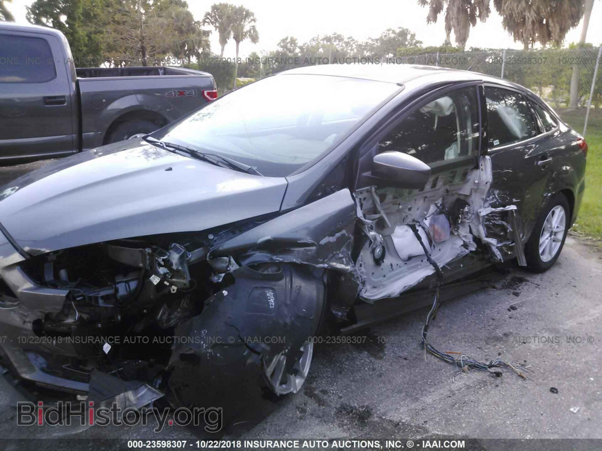 2018 Ford Focus - VIN: 1FADP3F2XJL207699 - Photo 6