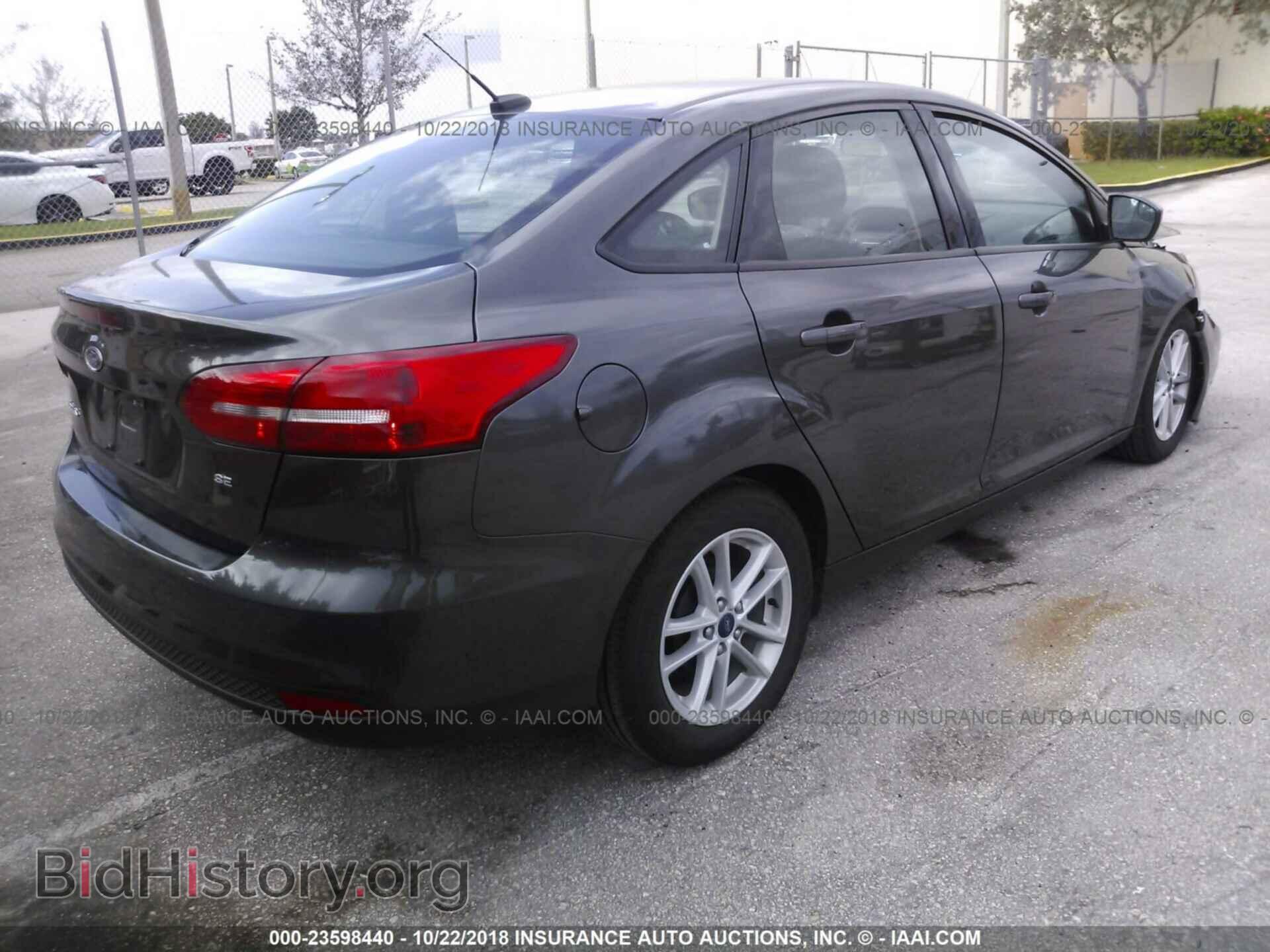 2018 Ford Focus - VIN: 1FADP3F23JL280493 - Фото 4