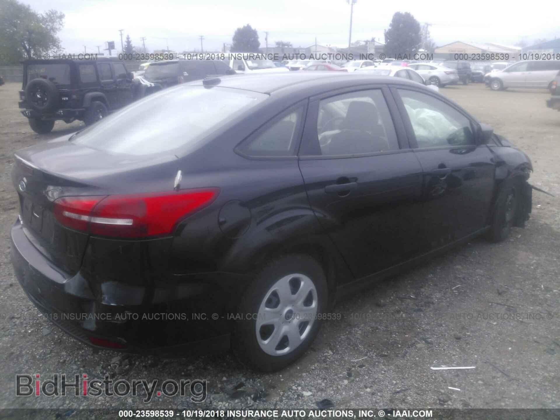 2017 Ford Focus - VIN: 1FADP3E25HL221697 - Фото 4