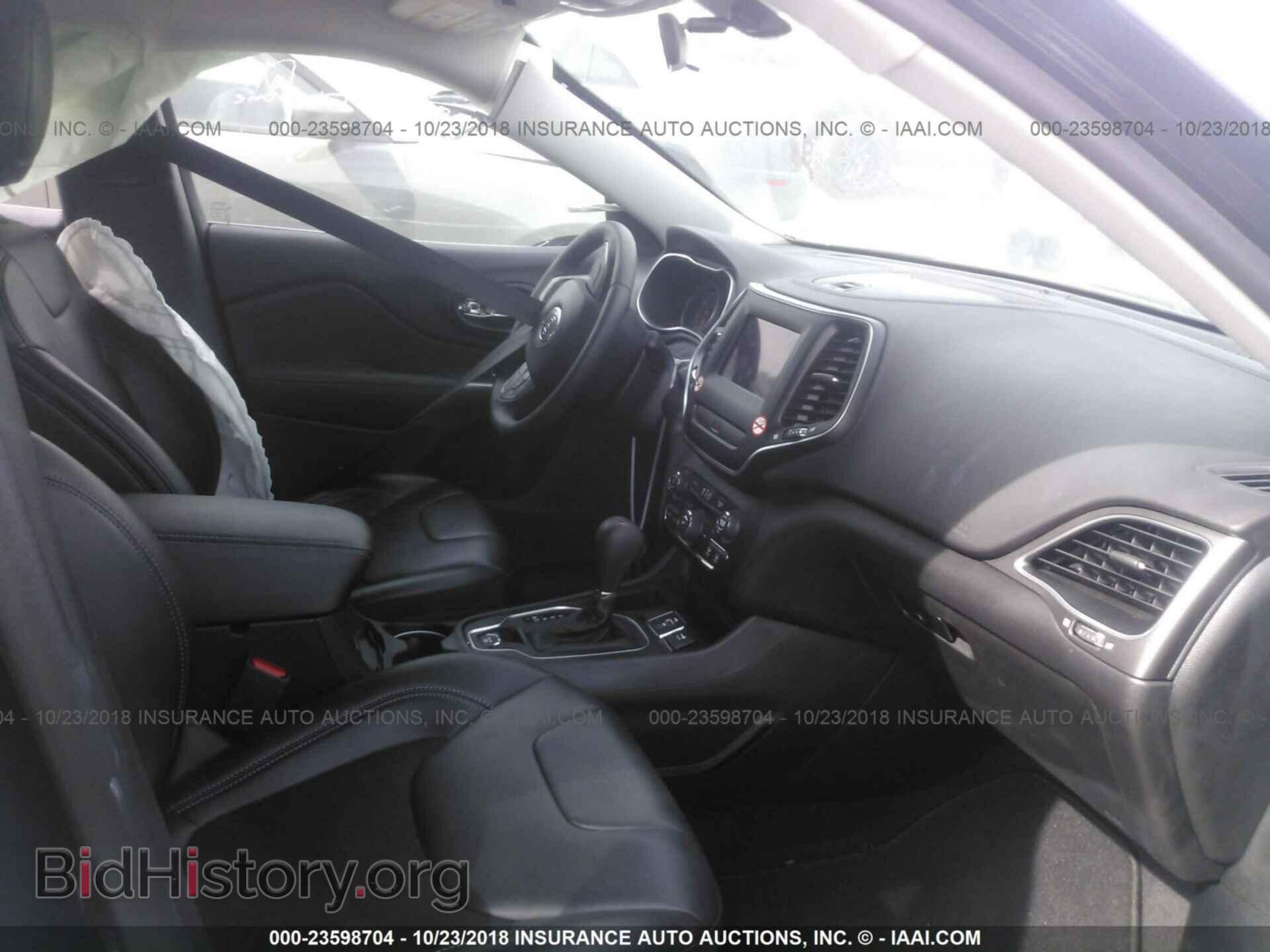 2019 Jeep Cherokee - VIN: 1C4PJLLB3KD202286 - Photo 5