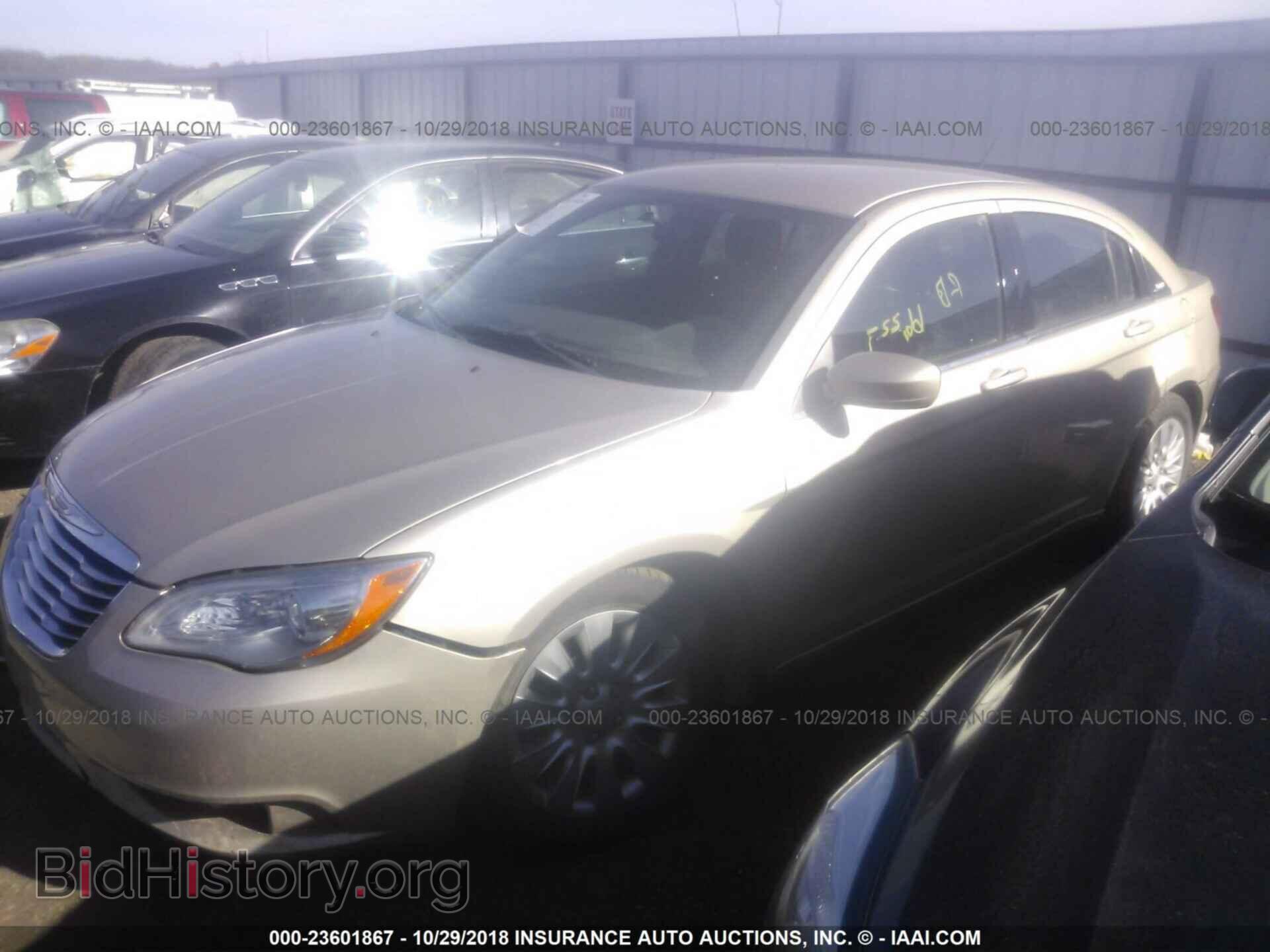 2014 Chrysler 200 - VIN: 1C3CCBAB4EN123704 - Photo 2