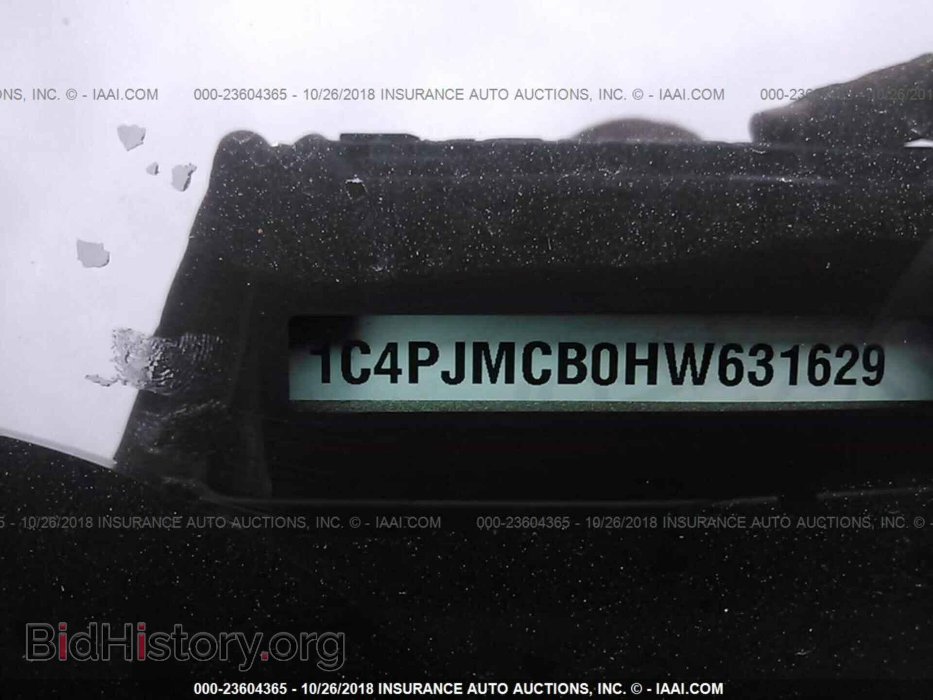 2017 Jeep Cherokee - VIN: 1C4PJMCB0HW631629 - Photo 9