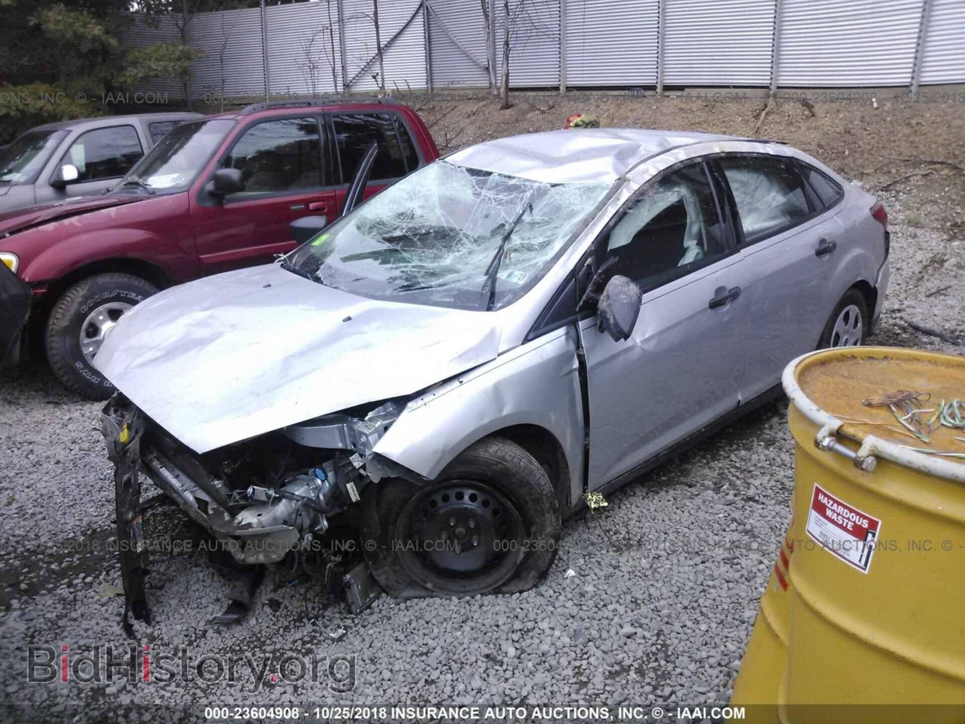 2016 Ford Focus - VIN: 1FADP3E20GL403502 - Photo 2