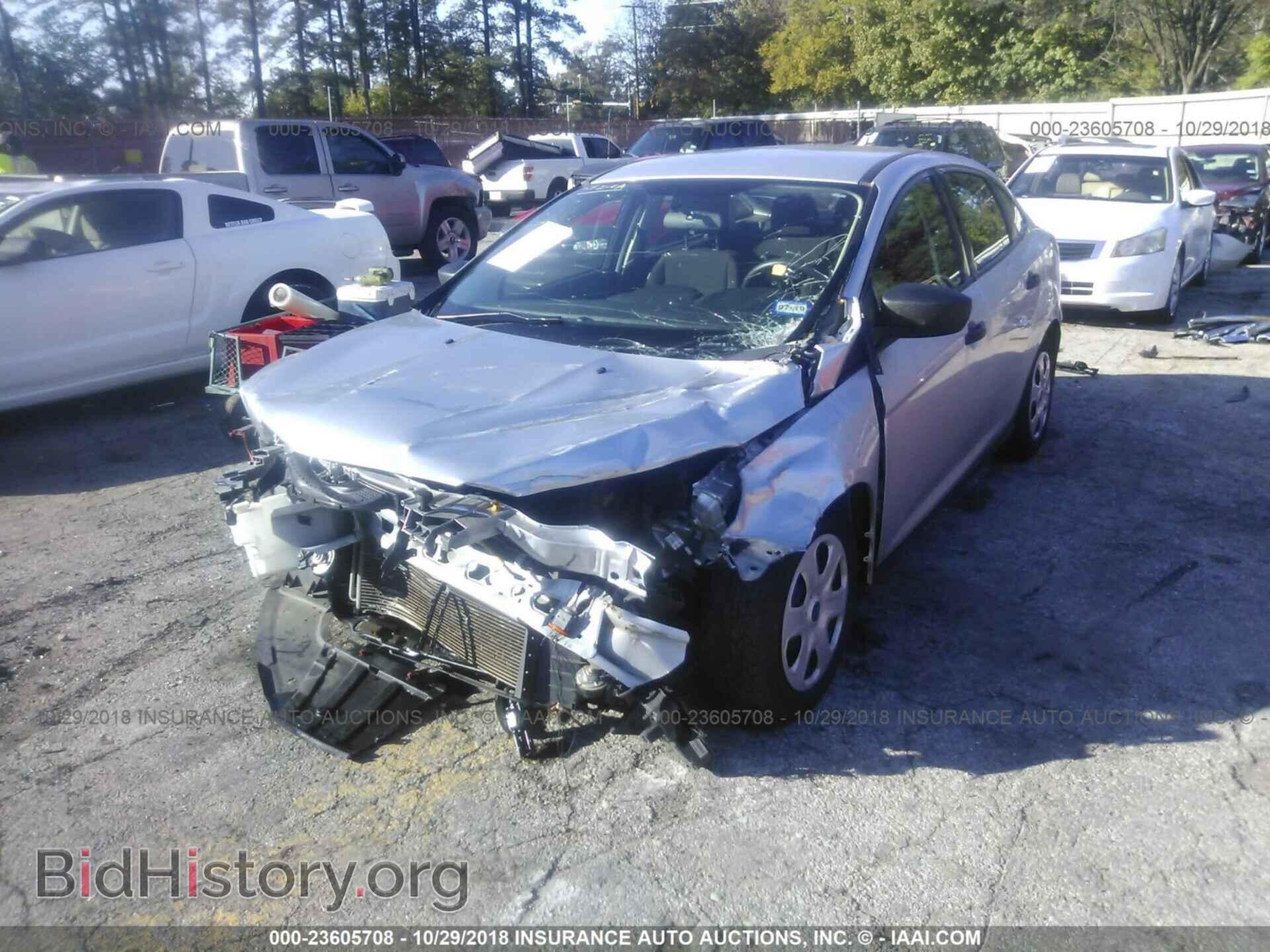 2016 Ford Focus - VIN: 1FADP3E28GL220932 - Photo 2