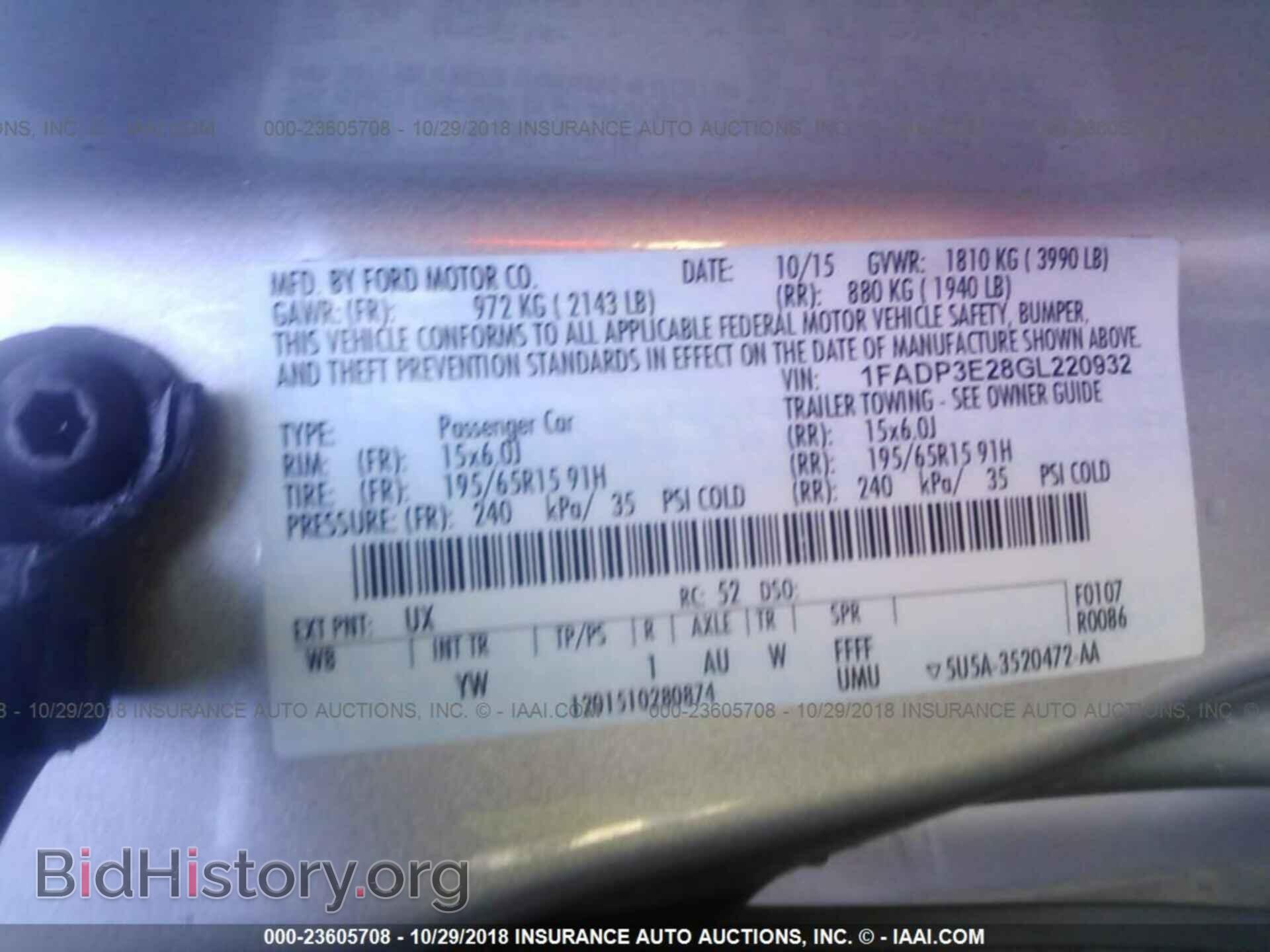 2016 Ford Focus - VIN: 1FADP3E28GL220932 - Photo 9