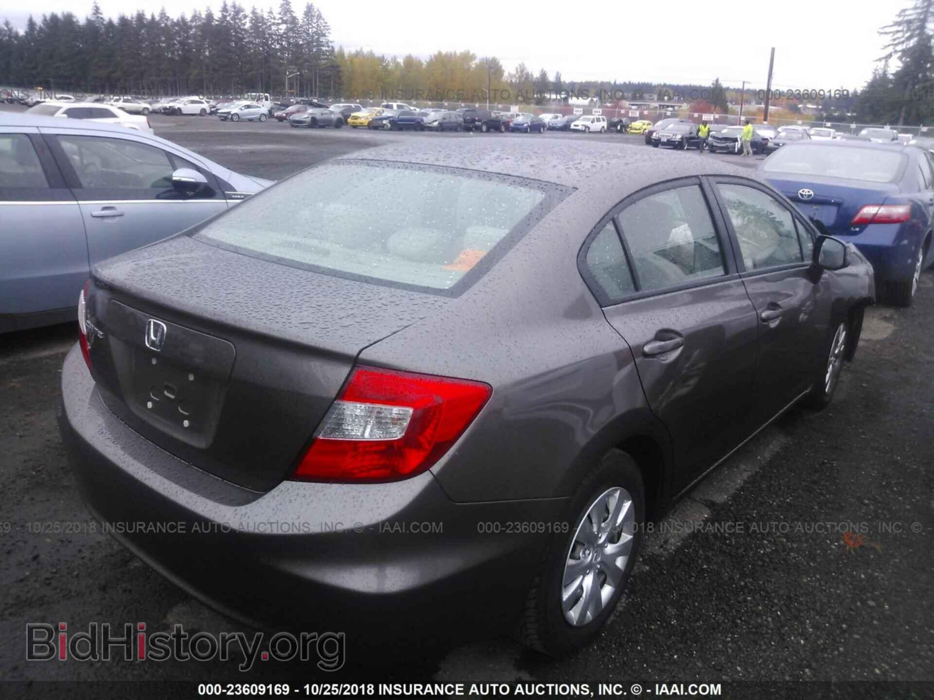 2012 Honda Civic - VIN: 2HGFB2F52CH565600 - Photo 4
