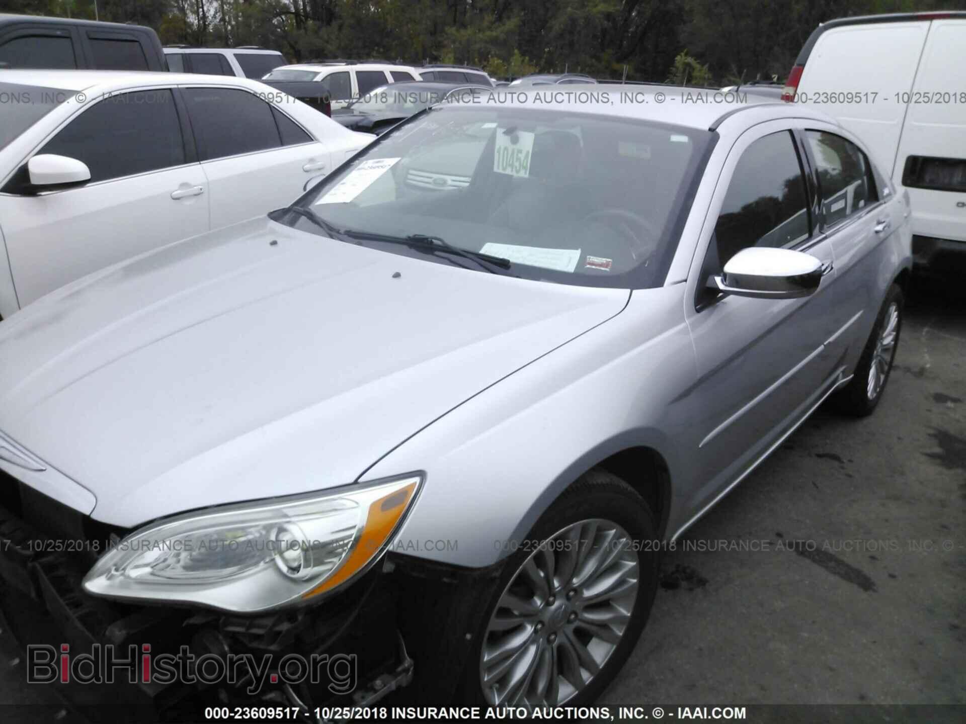 2012 CHRYSLER 200 - VIN: 1C3CCBCG0CN275825 - Фото 2