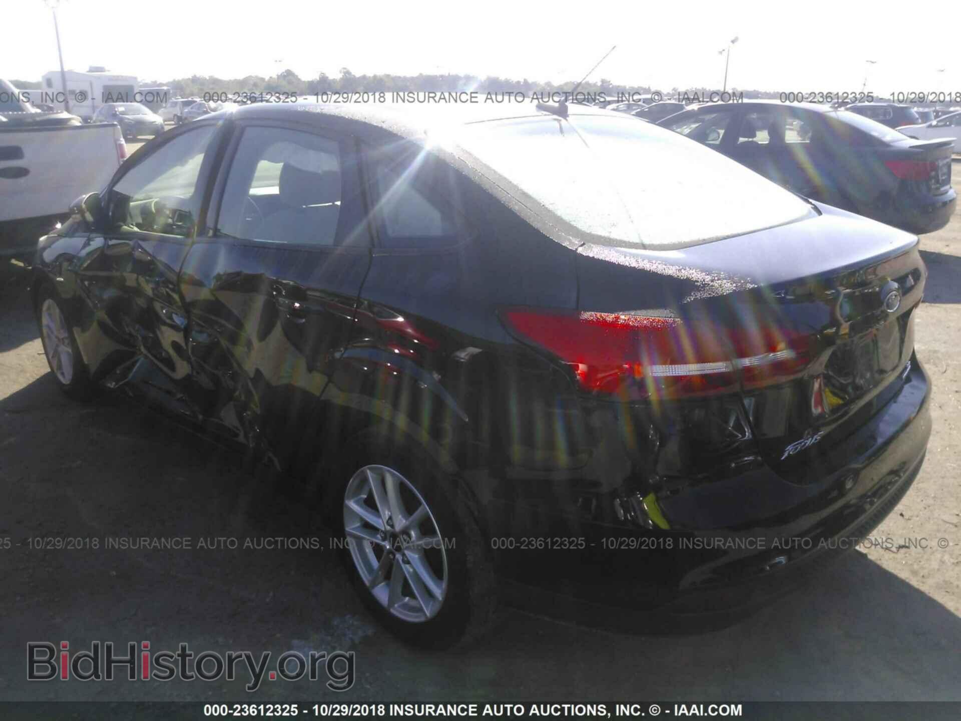 2016 Ford Focus - VIN: 1FADP3F23GL203972 - Photo 3