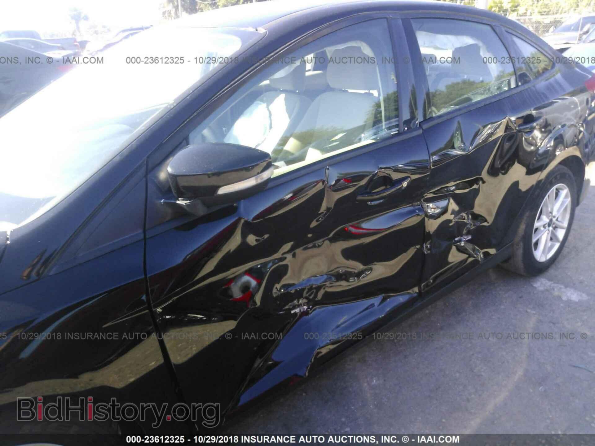 2016 Ford Focus - VIN: 1FADP3F23GL203972 - Photo 6