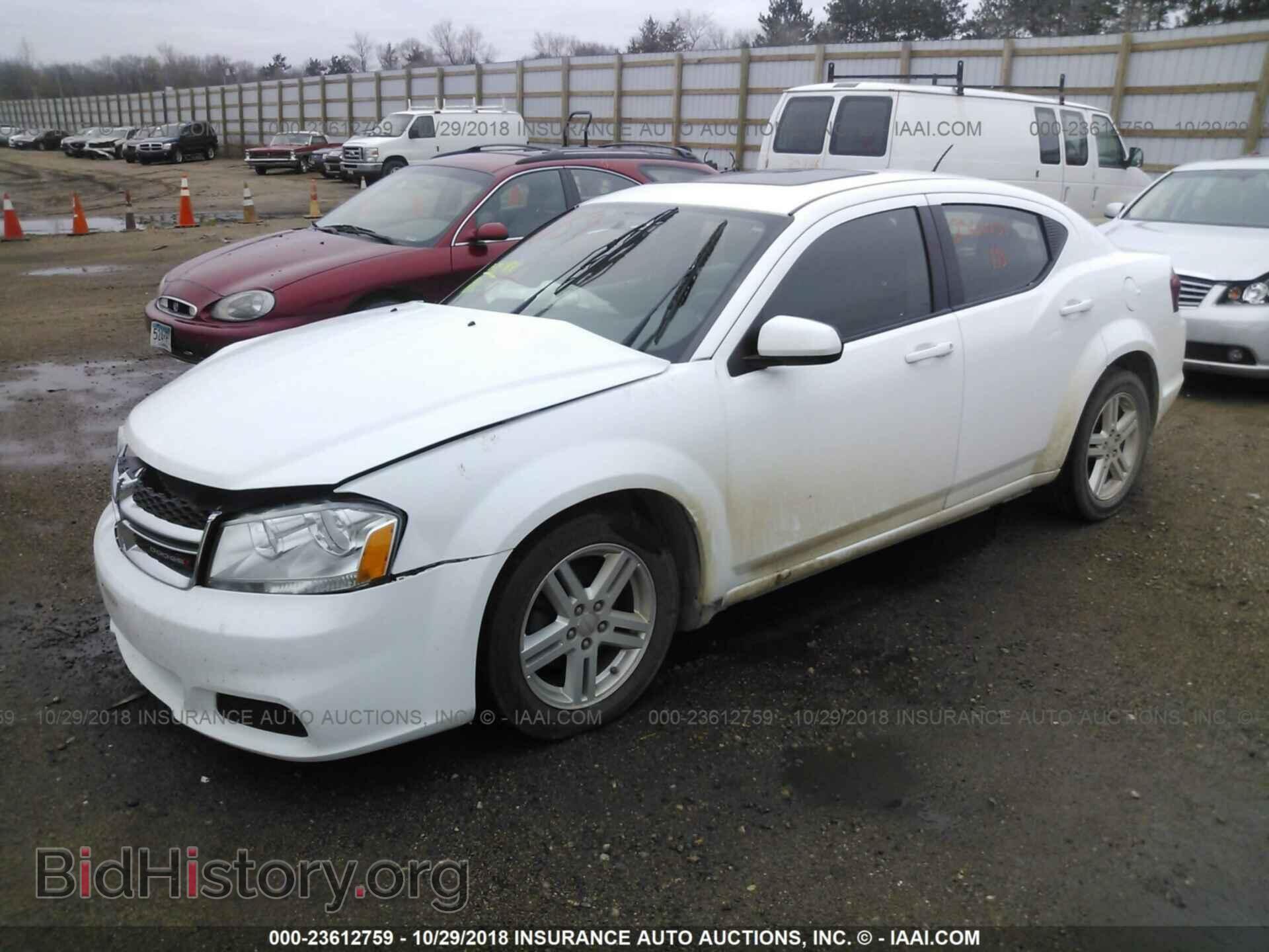2011 Dodge Avenger - VIN: 1B3BD1FB4BN555830 - Фото 2