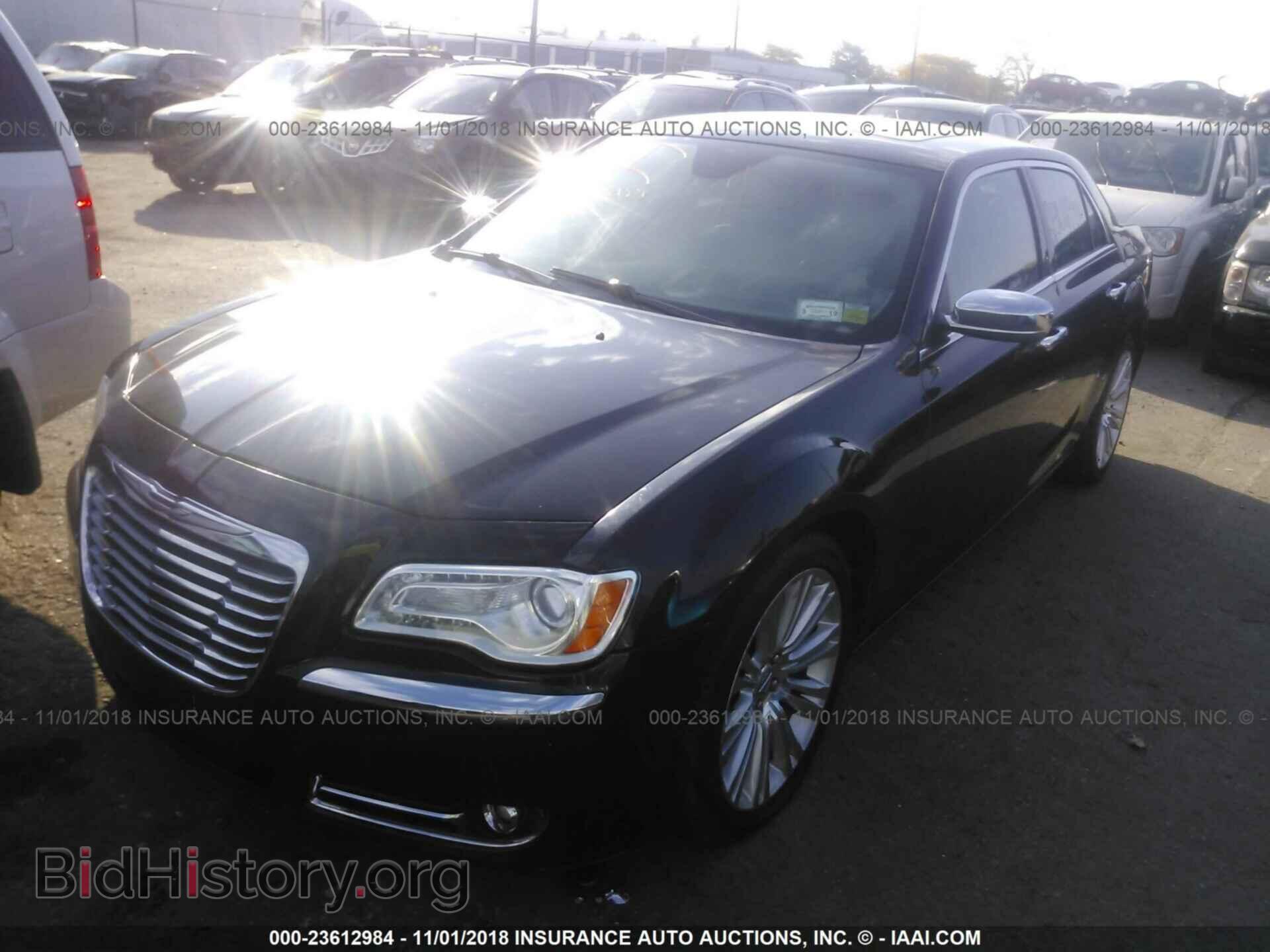 2014 CHRYSLER 300C - VIN: 2C3CCAET0EH164384 - Фото 2