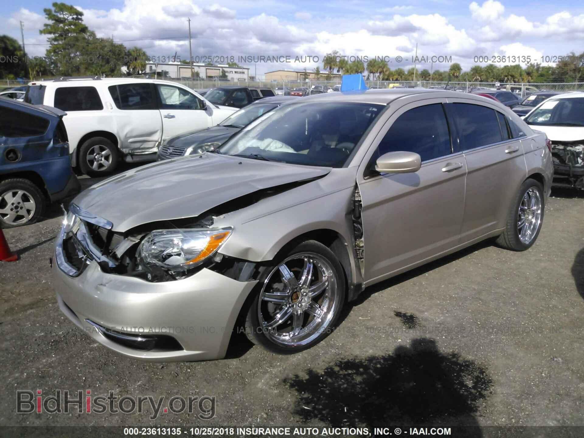 2013 Chrysler 200 - VIN: 1C3CCBBB1DN701223 - Фото 2