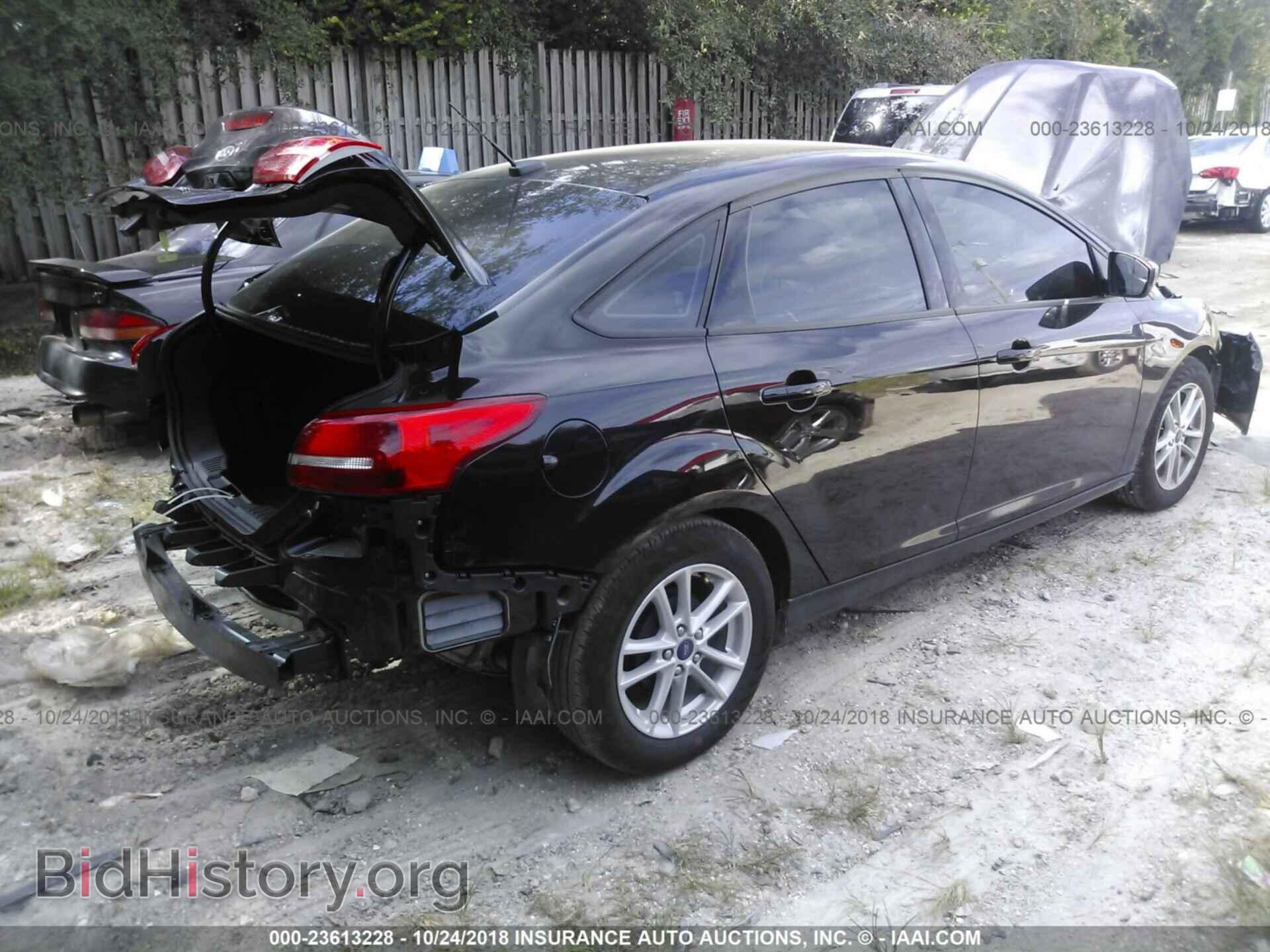 2018 Ford Focus - VIN: 1FADP3F25JL319729 - Photo 4
