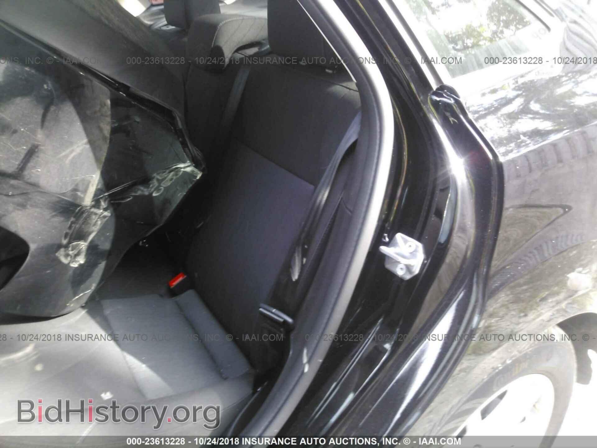 2018 Ford Focus - VIN: 1FADP3F25JL319729 - Photo 8