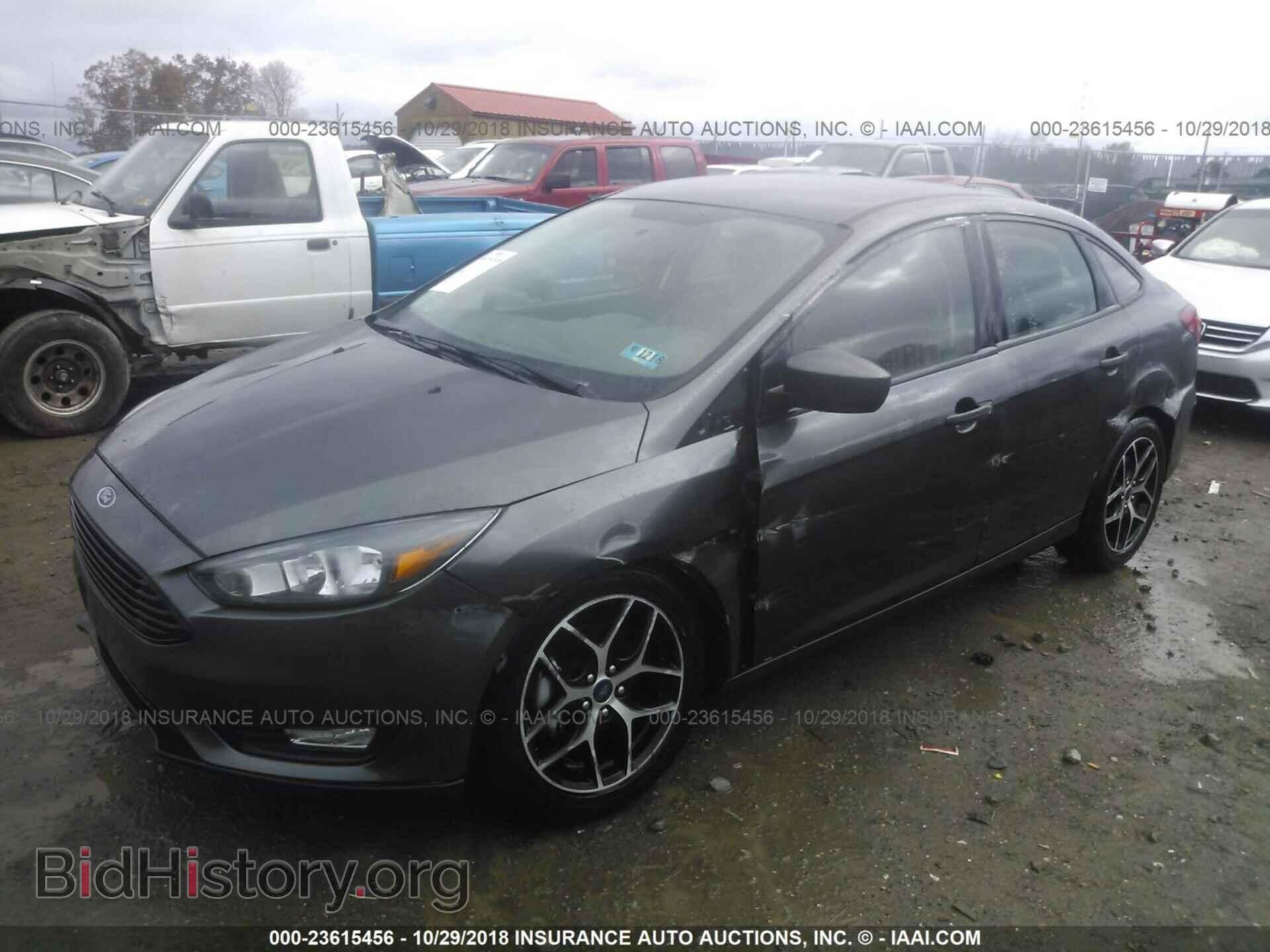 2018 Ford Focus - VIN: 1FADP3FE8JL228545 - Photo 2