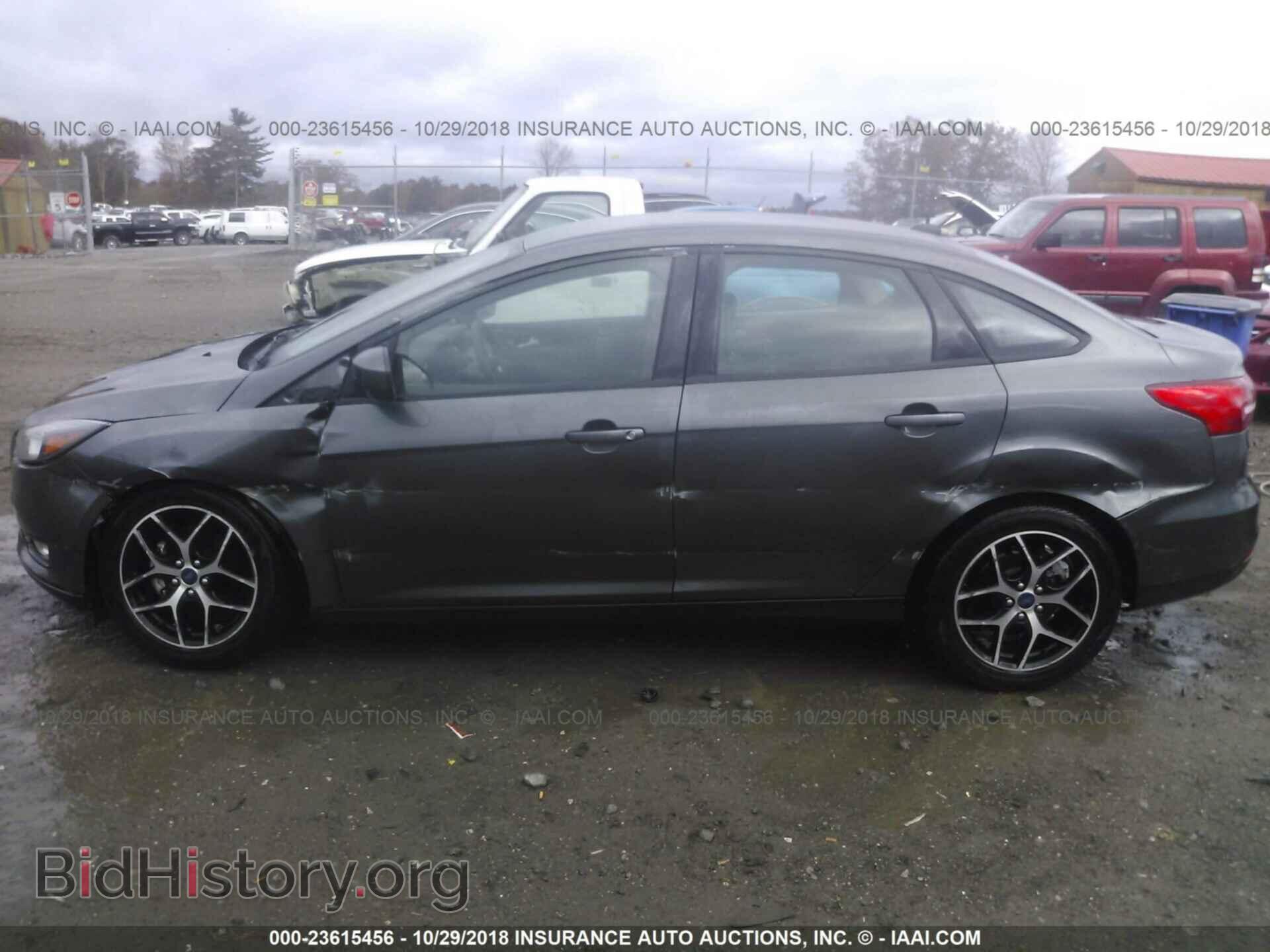 2018 Ford Focus - VIN: 1FADP3FE8JL228545 - Photo 6