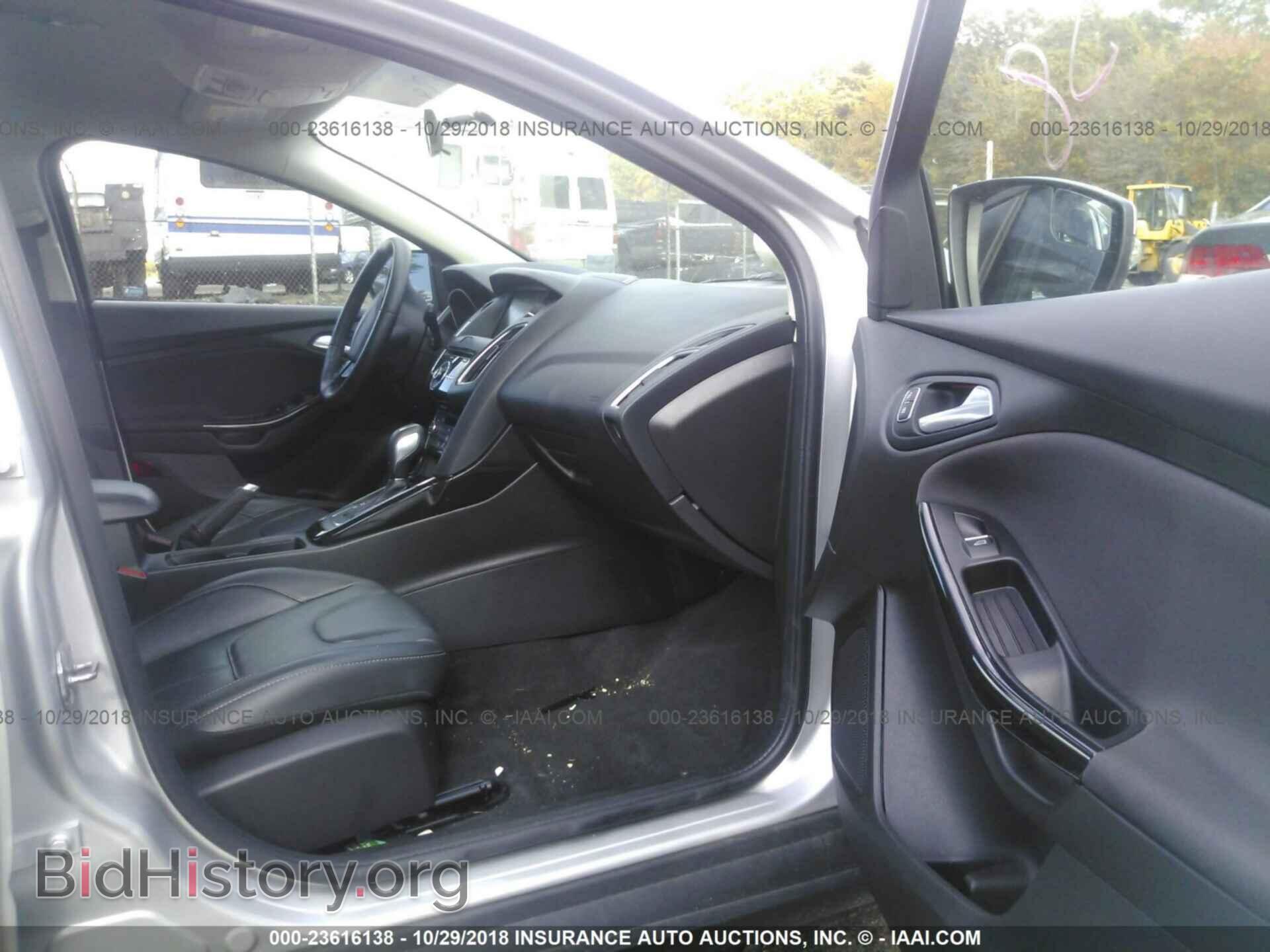 2015 Ford Focus - VIN: 1FADP3N20FL352937 - Photo 5