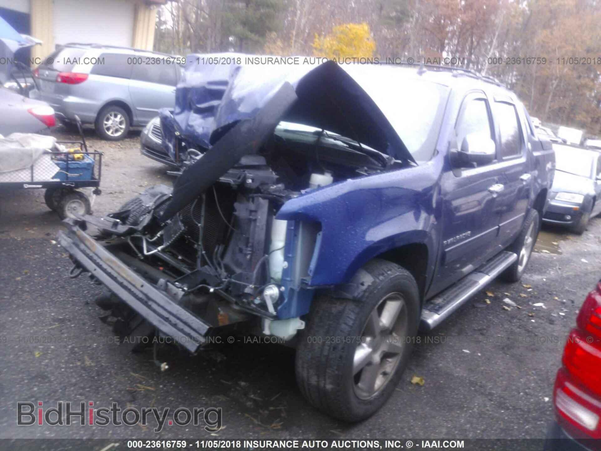 2013 Chevrolet Avalanche - VIN: 3GNTKFE7XDG230167 - Фото 2