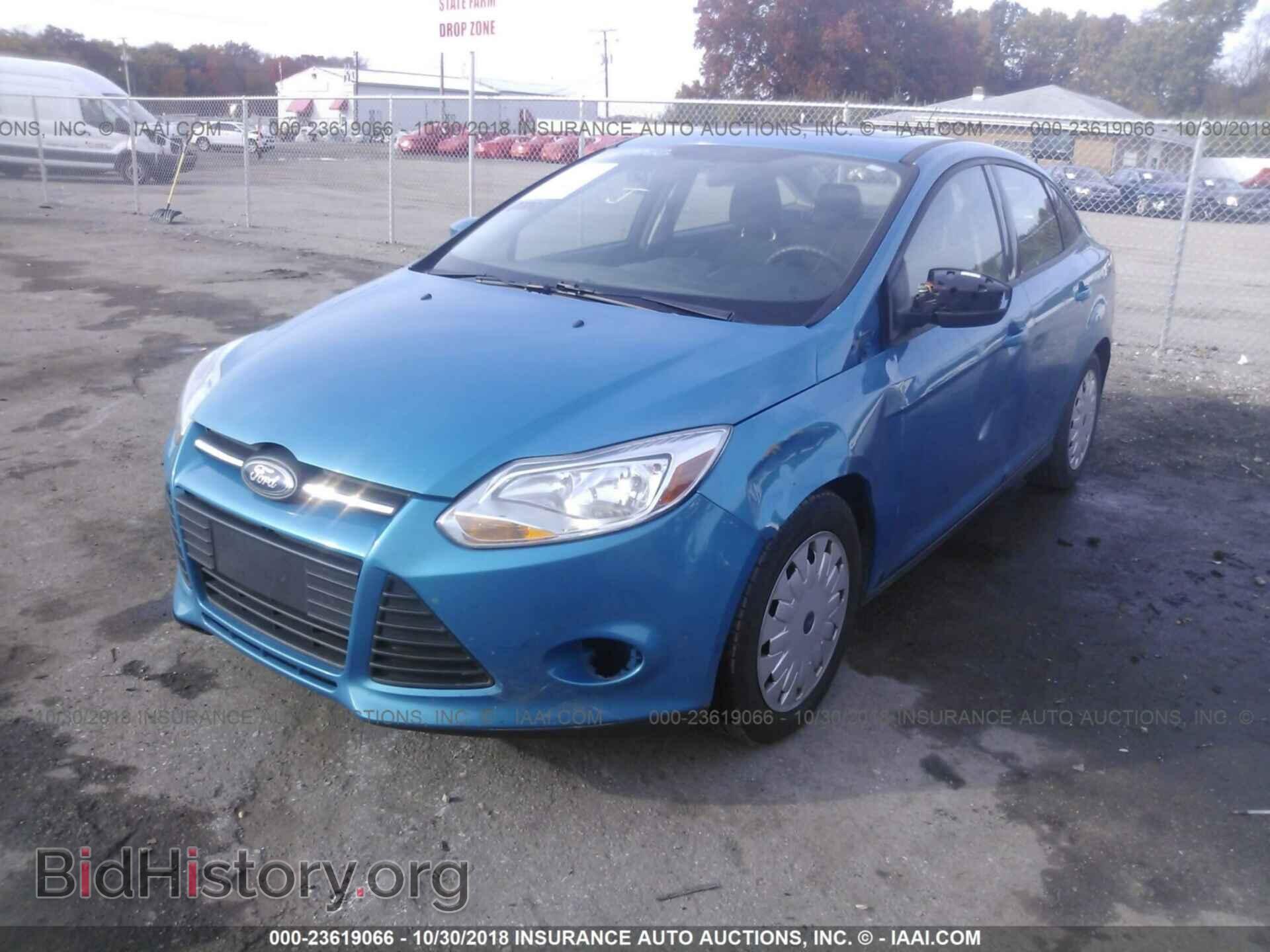 2012 Ford Focus - VIN: 1FAHP3F27CL267041 - Photo 2