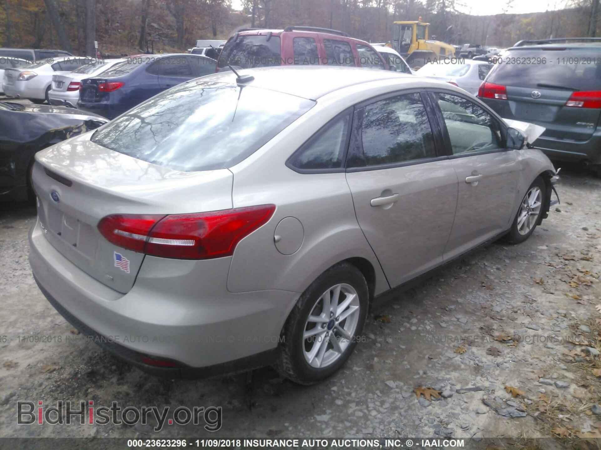 2015 Ford Focus - VIN: 1FADP3F28FL237677 - Photo 4
