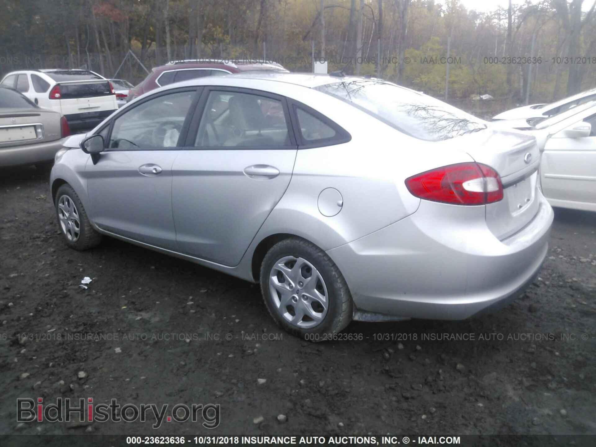 2011 Ford Fiesta - VIN: 3FADP4AJXBM166074 - Фото 3