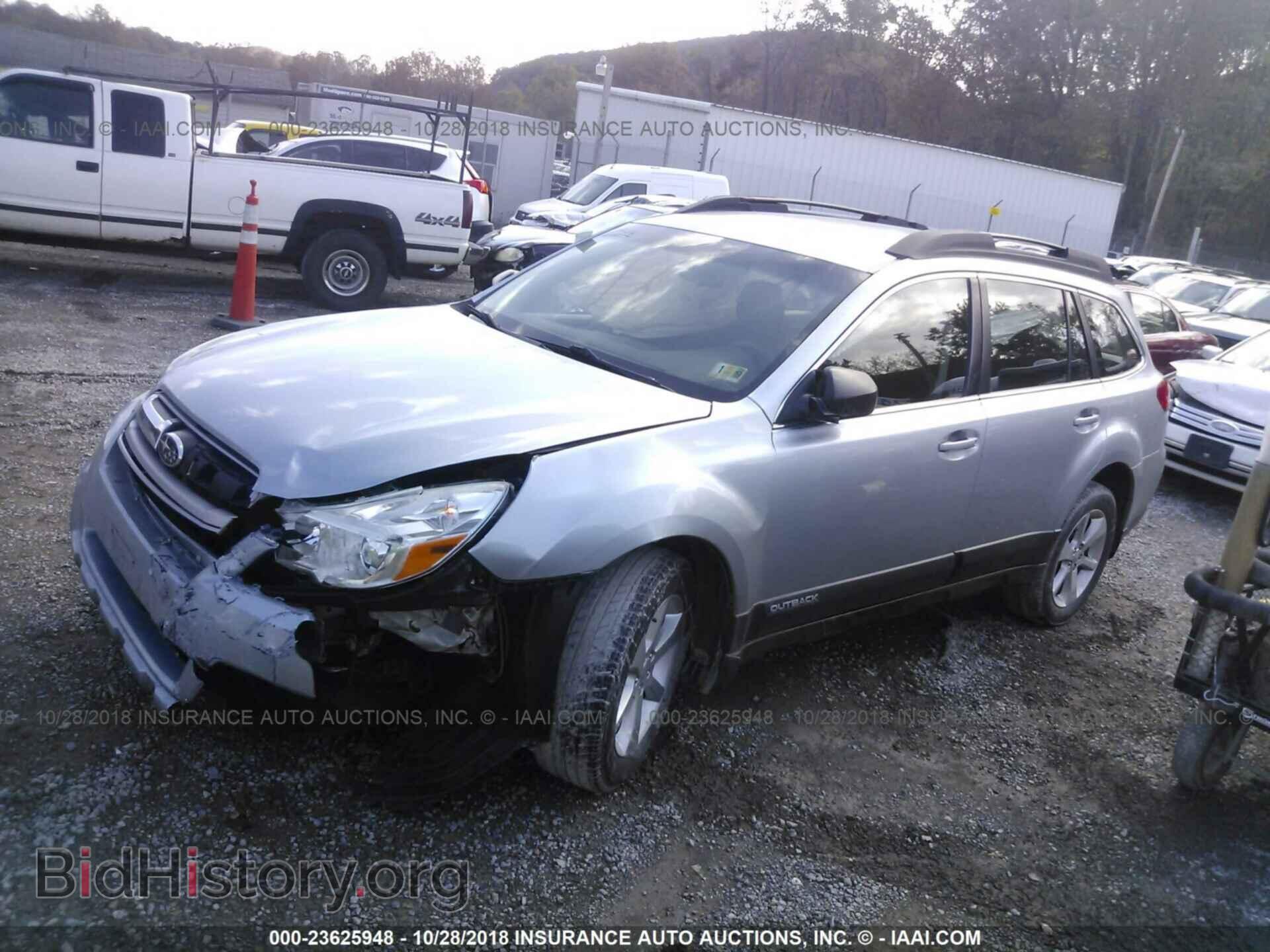 2014 Subaru Outback - VIN: 4S4BRCAC2E3206351 - Photo 2