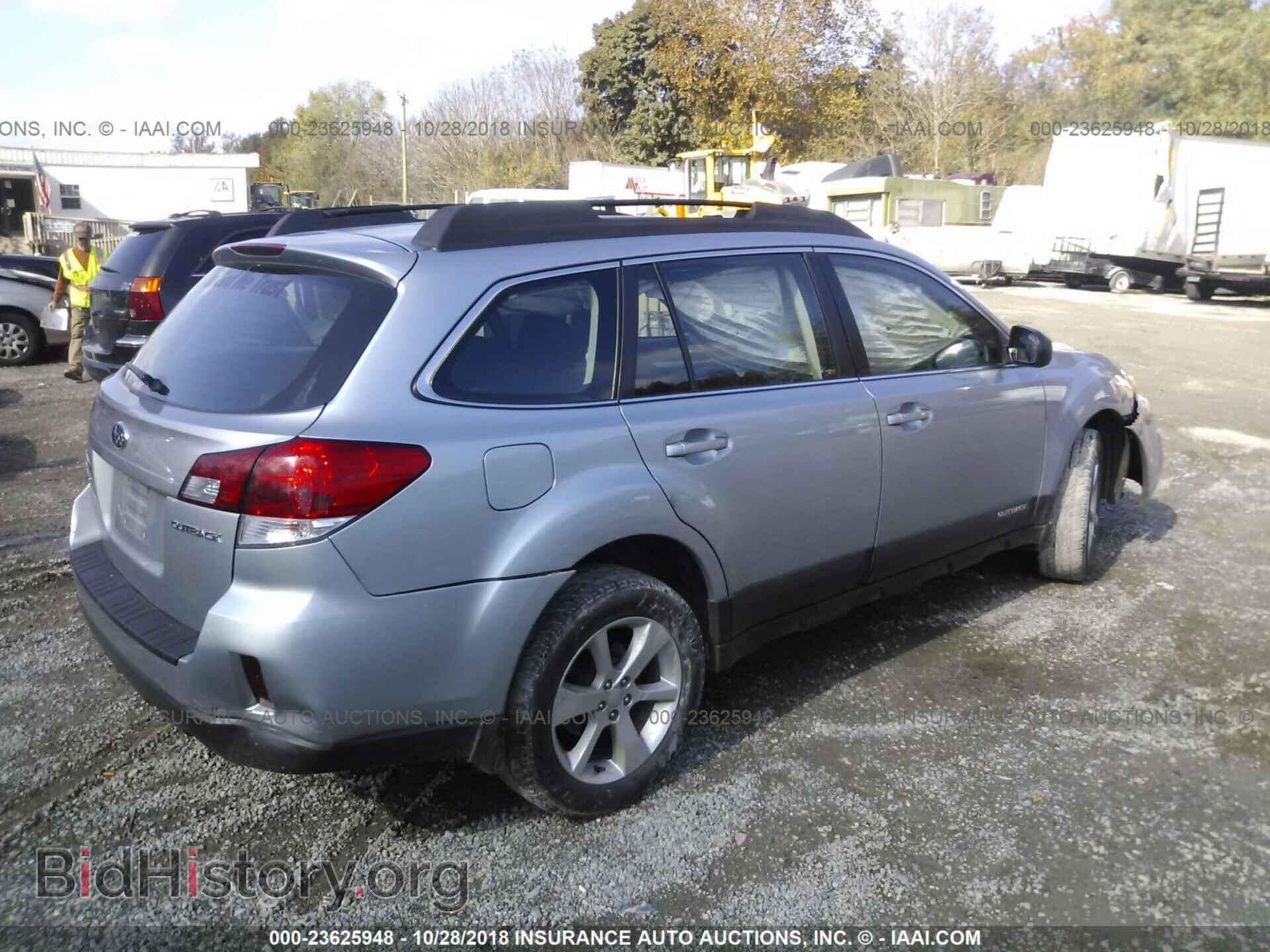 2014 Subaru Outback - VIN: 4S4BRCAC2E3206351 - Photo 4