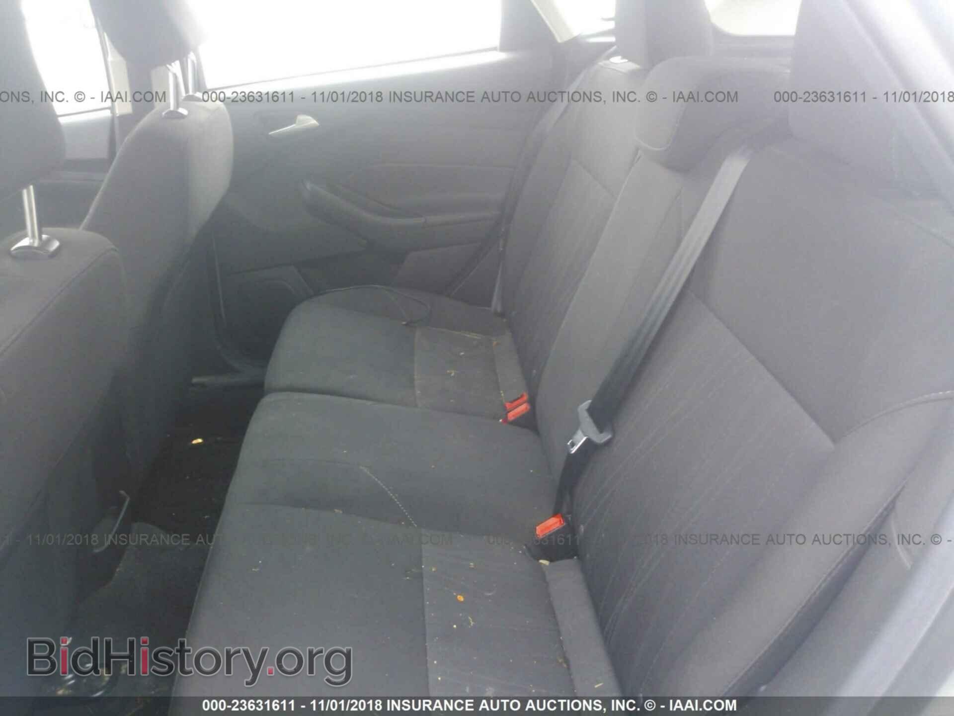 2017 Ford Focus - VIN: 1FADP3K23HL311774 - Photo 8