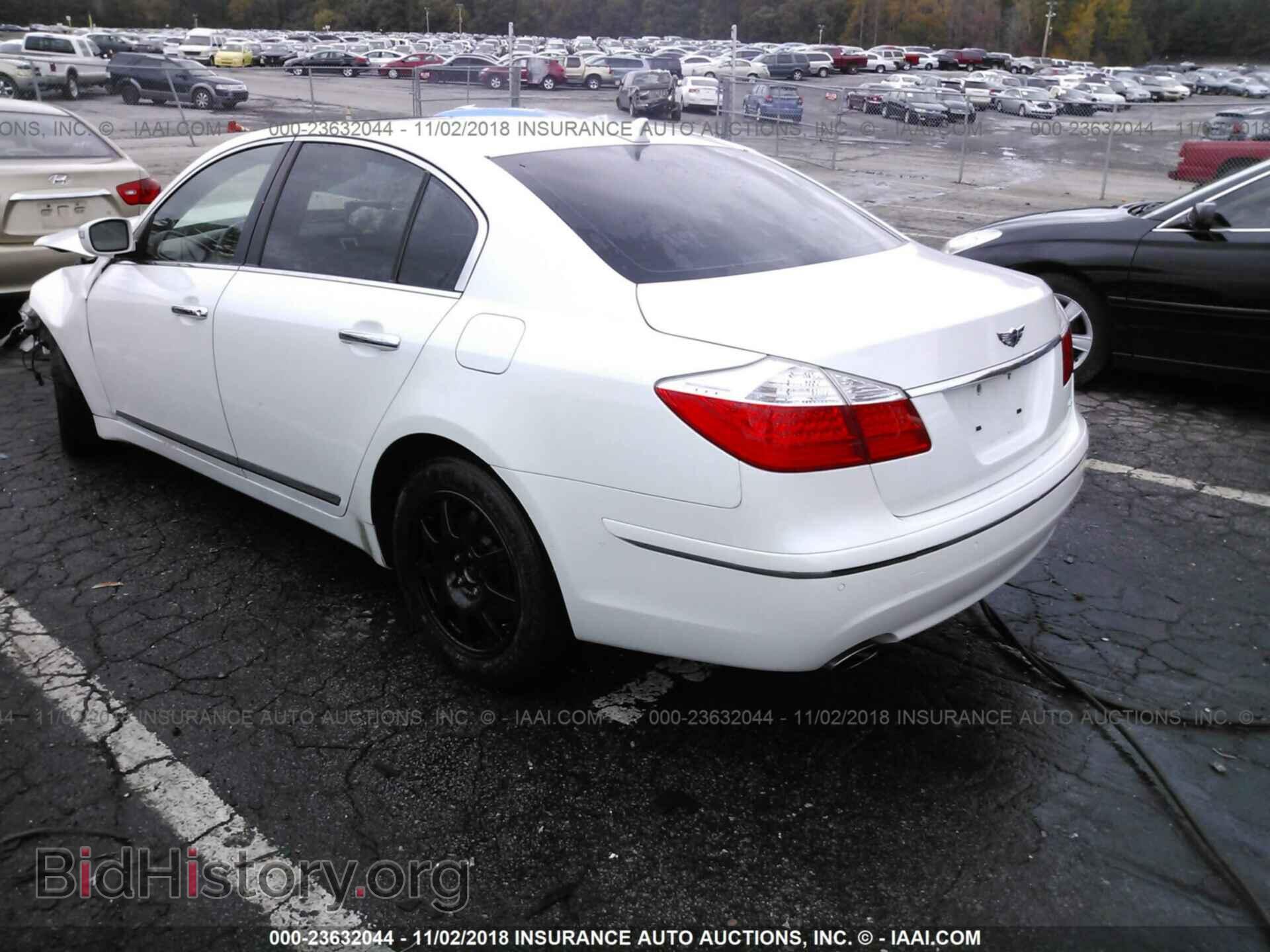 2011 Hyundai Genesis - VIN: KMHGC4DF9BU127283 - Фото 3