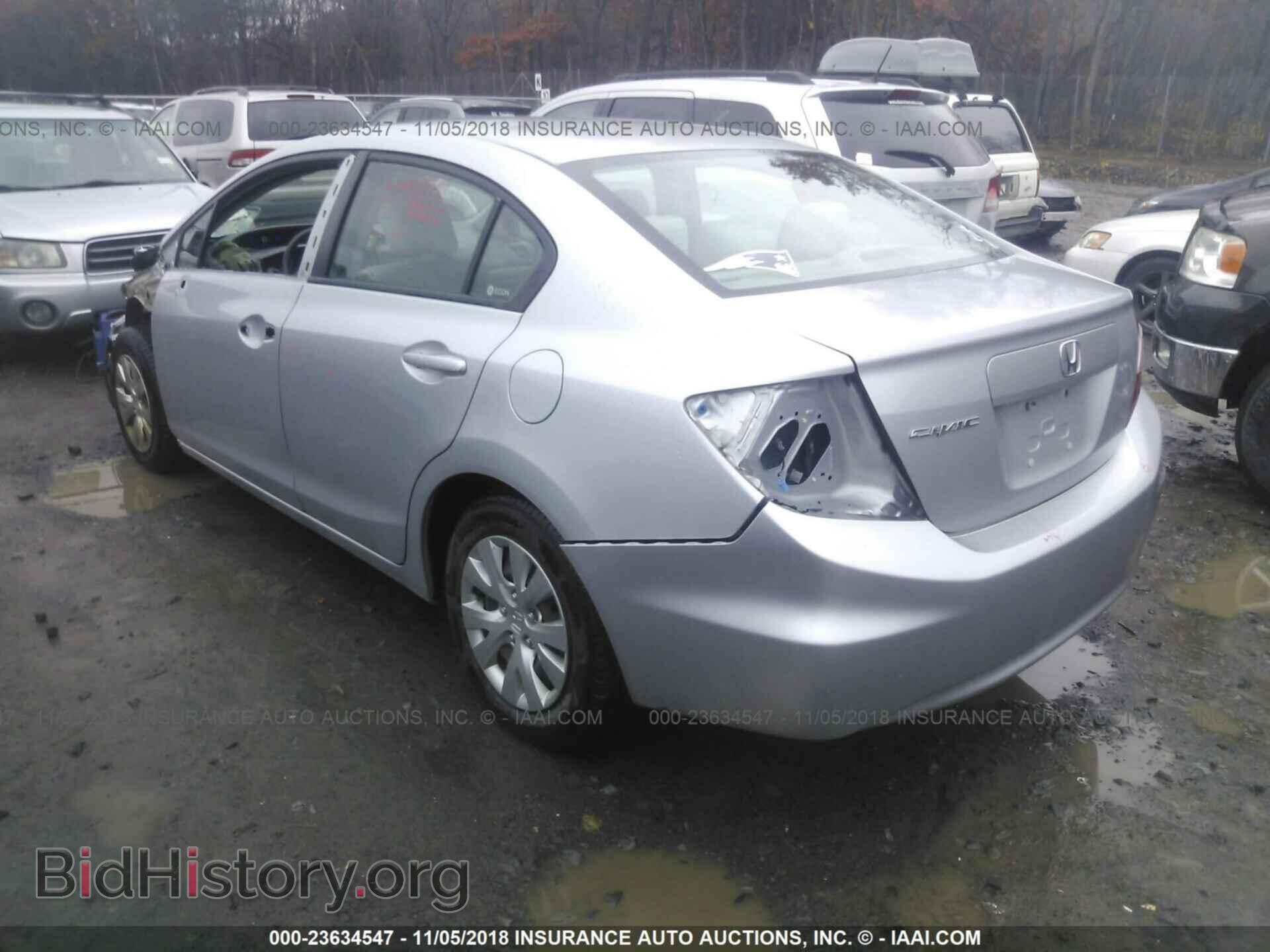 2012 Honda Civic - VIN: 2HGFB2F51CH584946 - Photo 3