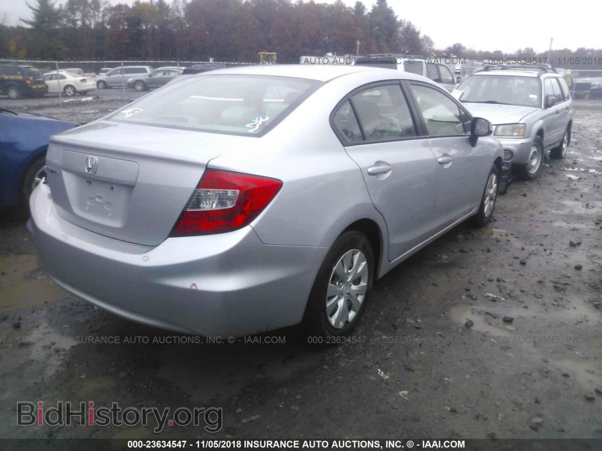 2012 Honda Civic - VIN: 2HGFB2F51CH584946 - Photo 4