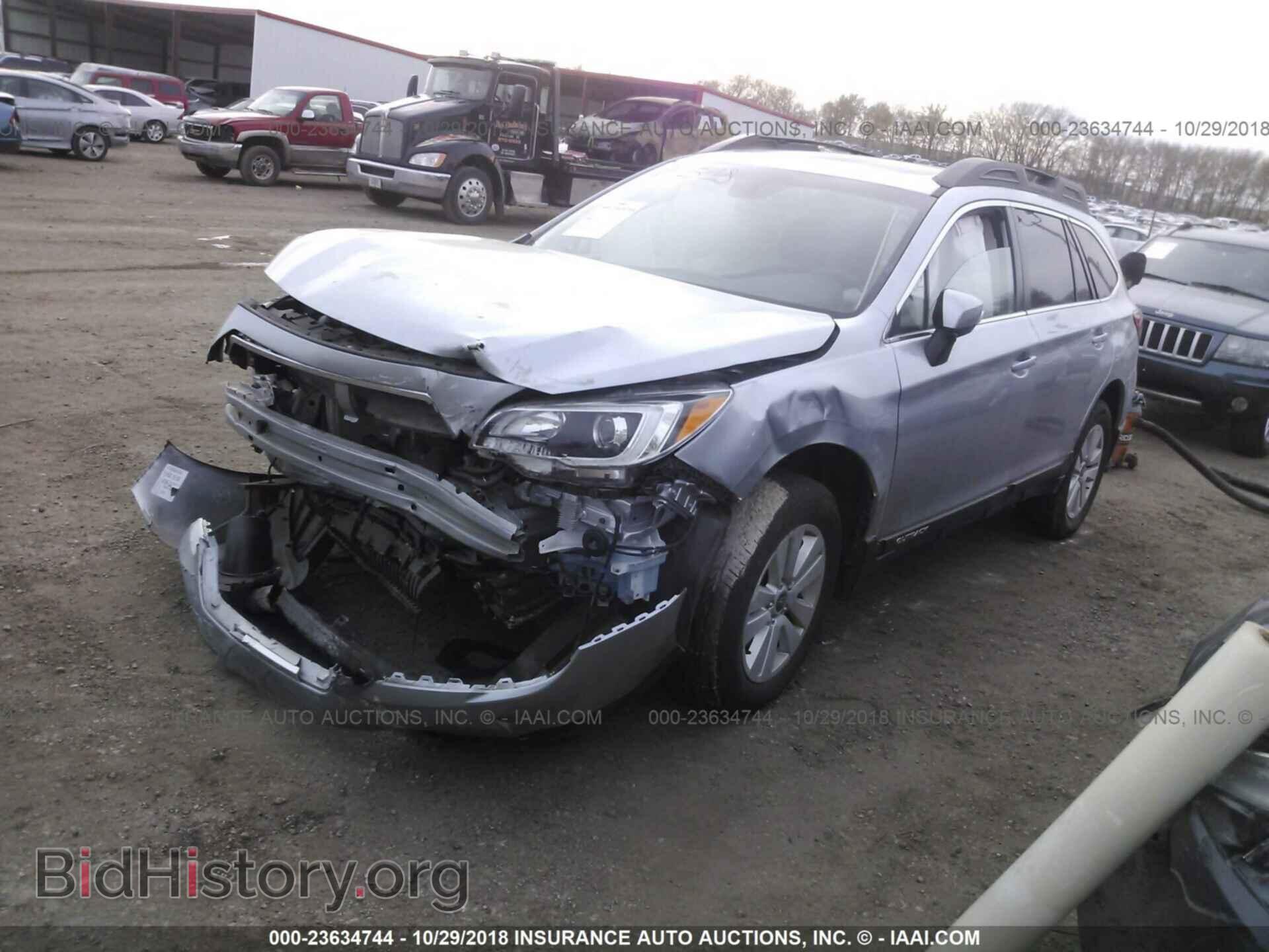 2017 Subaru Outback - VIN: 4S4BSAHC5H3262111 - Photo 2