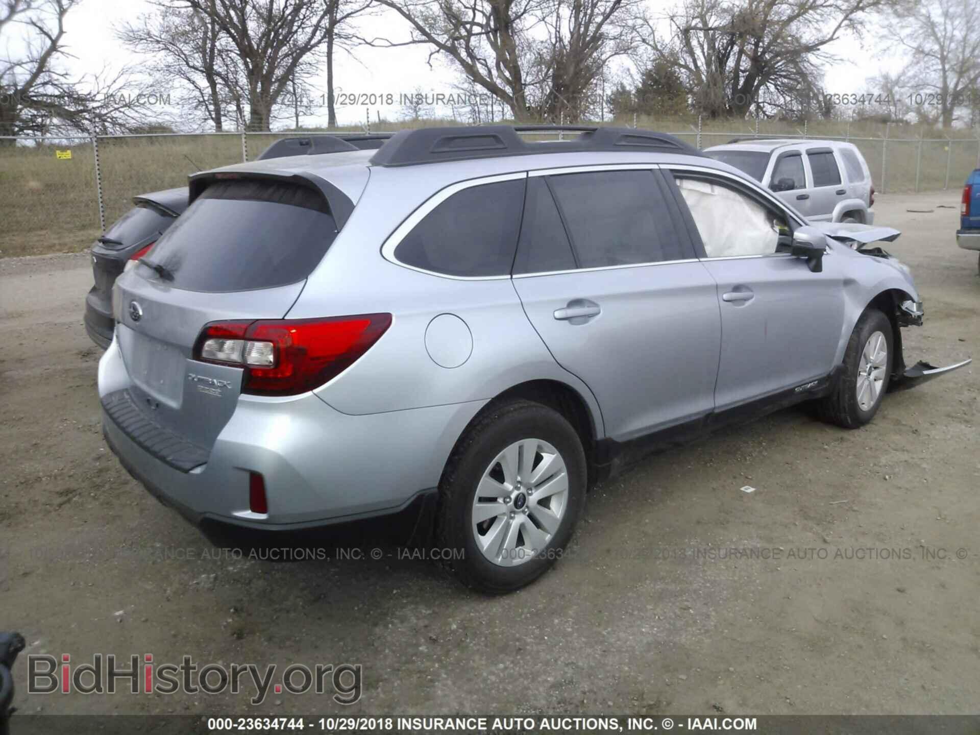 2017 Subaru Outback - VIN: 4S4BSAHC5H3262111 - Photo 4