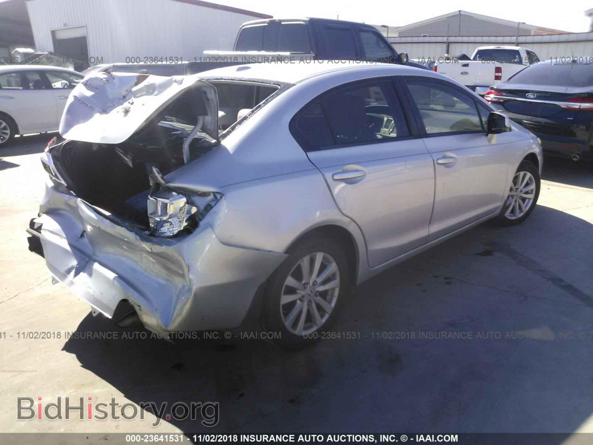 2012 Honda Civic - VIN: 2HGFB2F98CH550991 - Photo 4