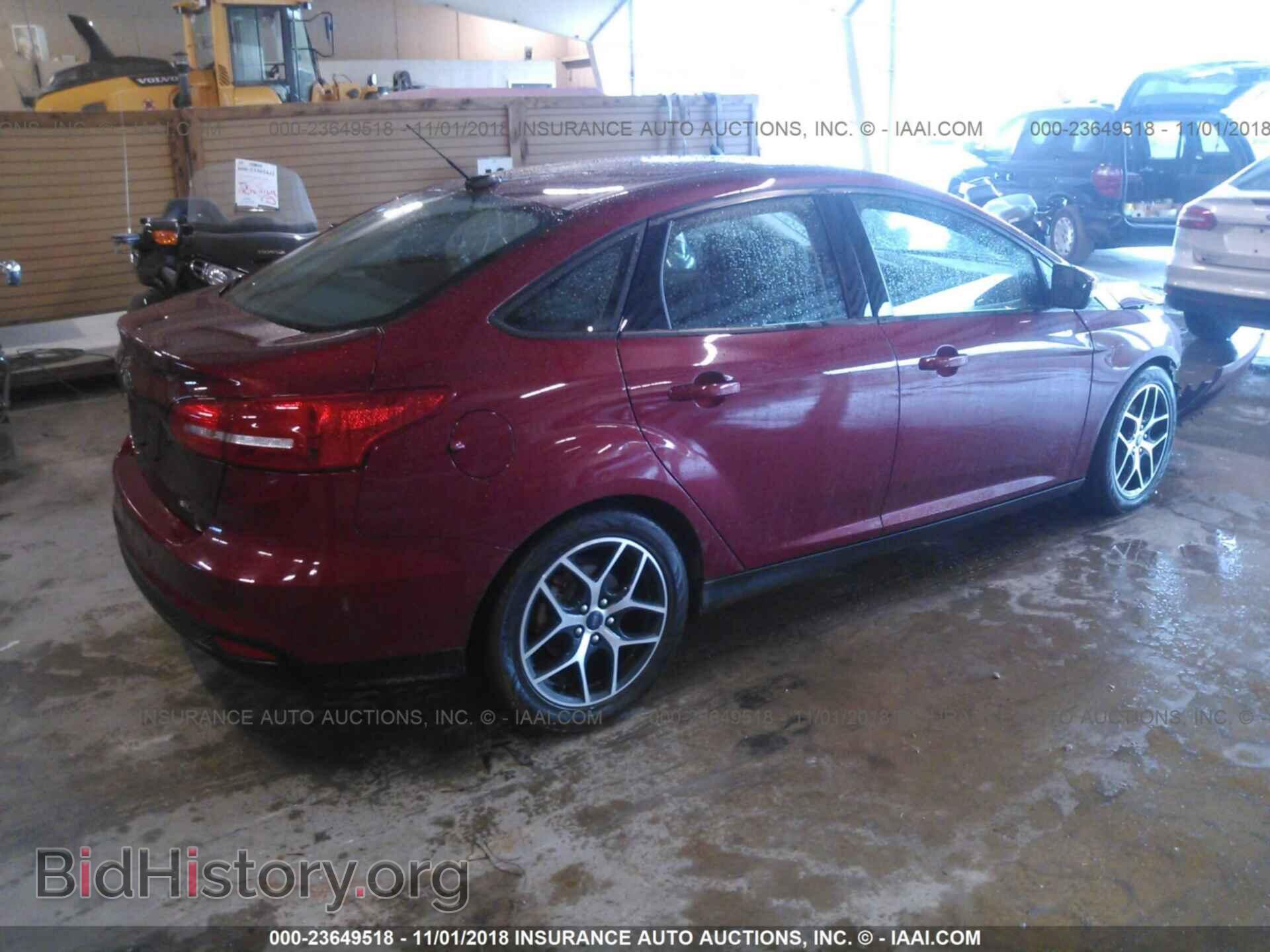 2017 Ford Focus - VIN: 1FADP3H26HL340676 - Photo 4